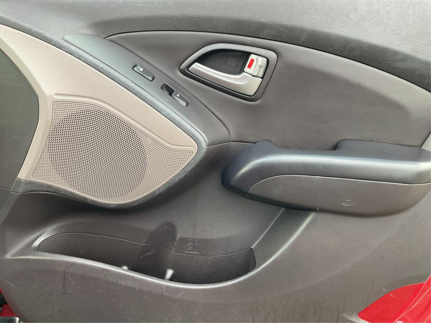 2013 Hyundai Tucson Limited (KM8JU3AC4DU) with an Theta II 2.4L I-4 DOHC engine, located at 1099 N County Rd 25A, Troy, OH, 45373, (937) 908-9800, 40.057079, -84.212883 - 2013 Hyundai Tucson Limited - Photo#17