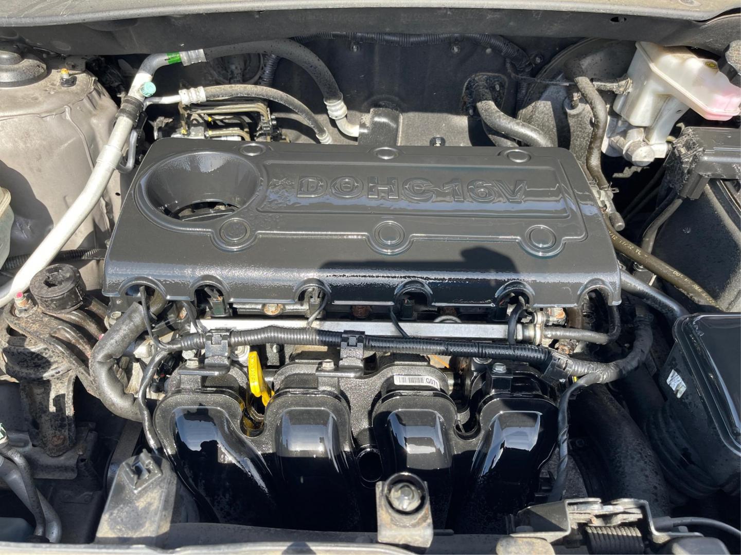2013 Hyundai Tucson GLS (KM8JU3AC1DU) with an Theta II 2.4L I-4 DOHC engine, located at 1099 N County Rd 25A, Troy, OH, 45373, (937) 908-9800, 40.057079, -84.212883 - 2013 Hyundai Tucson GLS - Photo#10