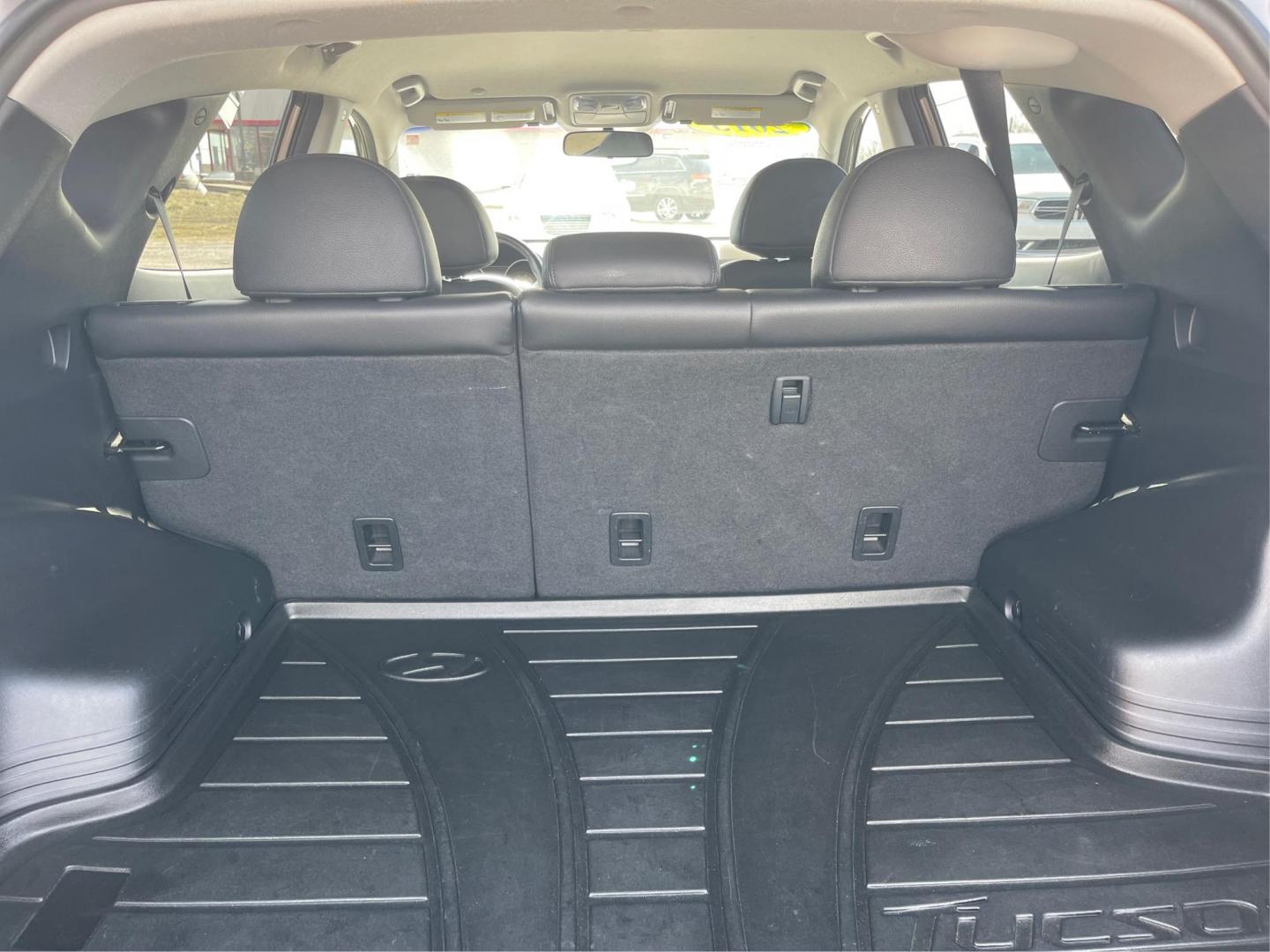 2013 Hyundai Tucson GLS (KM8JU3AC1DU) with an Theta II 2.4L I-4 DOHC engine, located at 1099 N County Rd 25A, Troy, OH, 45373, (937) 908-9800, 40.057079, -84.212883 - 2013 Hyundai Tucson GLS - Photo#11