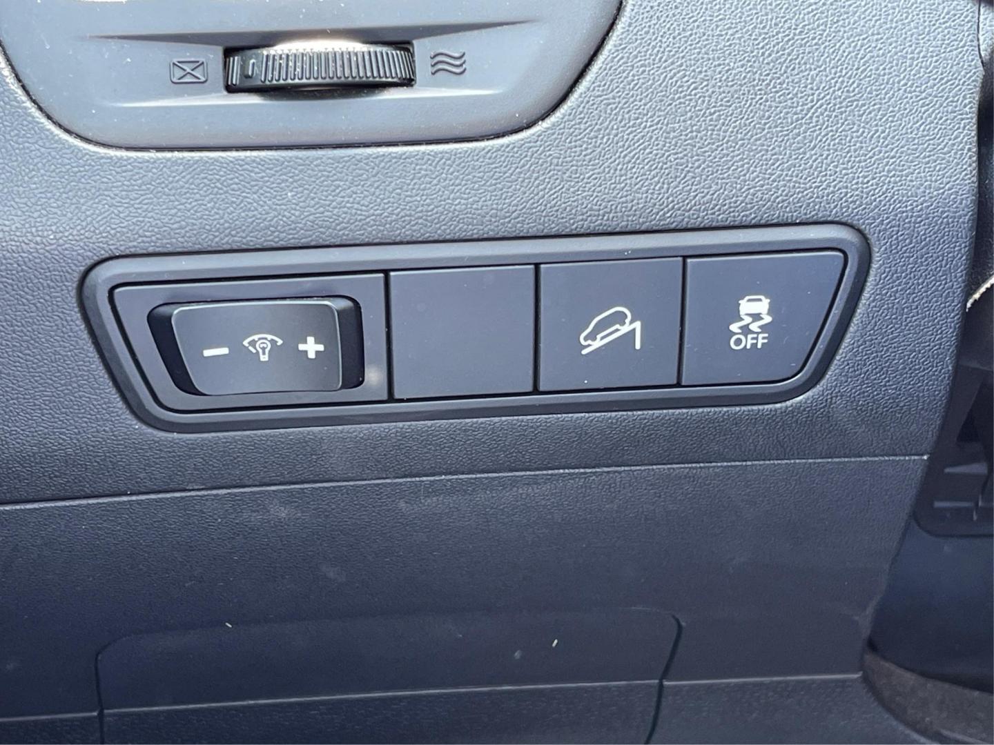 2013 Hyundai Tucson GLS (KM8JU3AC1DU) with an Theta II 2.4L I-4 DOHC engine, located at 1099 N County Rd 25A, Troy, OH, 45373, (937) 908-9800, 40.057079, -84.212883 - 2013 Hyundai Tucson GLS - Photo#16