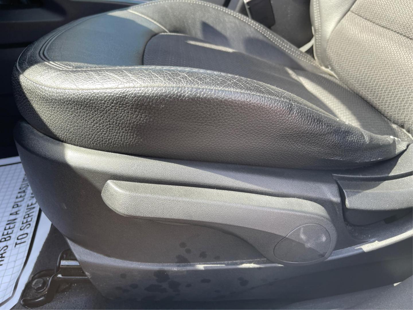 2013 Hyundai Tucson GLS (KM8JU3AC1DU) with an Theta II 2.4L I-4 DOHC engine, located at 1099 N County Rd 25A, Troy, OH, 45373, (937) 908-9800, 40.057079, -84.212883 - 2013 Hyundai Tucson GLS - Photo#17