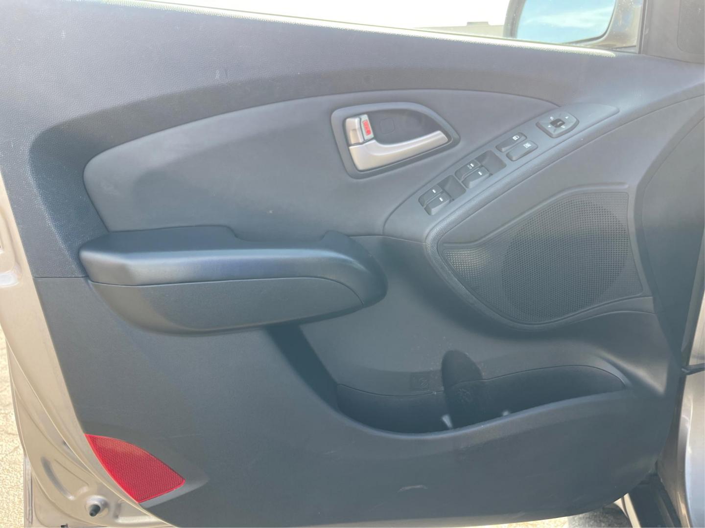 2013 Hyundai Tucson GLS (KM8JU3AC1DU) with an Theta II 2.4L I-4 DOHC engine, located at 1099 N County Rd 25A, Troy, OH, 45373, (937) 908-9800, 40.057079, -84.212883 - 2013 Hyundai Tucson GLS - Photo#18