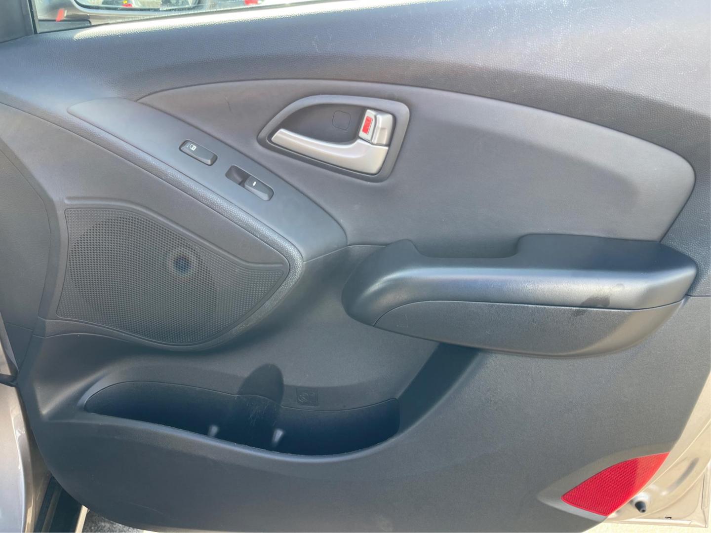2013 Hyundai Tucson GLS (KM8JU3AC1DU) with an Theta II 2.4L I-4 DOHC engine, located at 1099 N County Rd 25A, Troy, OH, 45373, (937) 908-9800, 40.057079, -84.212883 - 2013 Hyundai Tucson GLS - Photo#19
