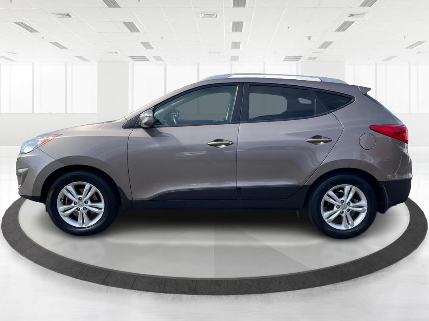 2013 Hyundai Tucson GLS (KM8JU3AC1DU) with an Theta II 2.4L I-4 DOHC engine, located at 1099 N County Rd 25A, Troy, OH, 45373, (937) 908-9800, 40.057079, -84.212883 - 2013 Hyundai Tucson GLS - Photo#5