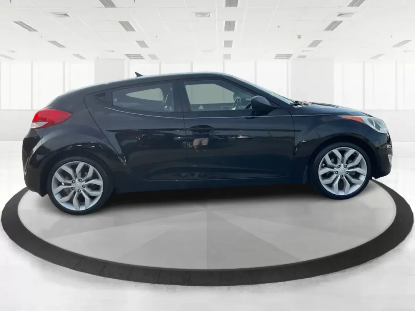 2013 Hyundai Veloster Base w/Black (KMHTC6ADXDU) with an 1.6L I-4 gasoline direct injection engine, located at 1230 East Main St, Xenia, OH, 45385, (937) 908-9800, 39.688026, -83.910172 - **Unleash Your Weekend Adventures with the 2013 Hyundai Veloster!** <br /> <br /> Are you searching for a vehicle that combines style, performance, and practicality? Look no further than the 2013 Hyundai Veloster, available now at Advantage Car and Credit in Fairborn, OH. This hatchback is not just - Photo#1