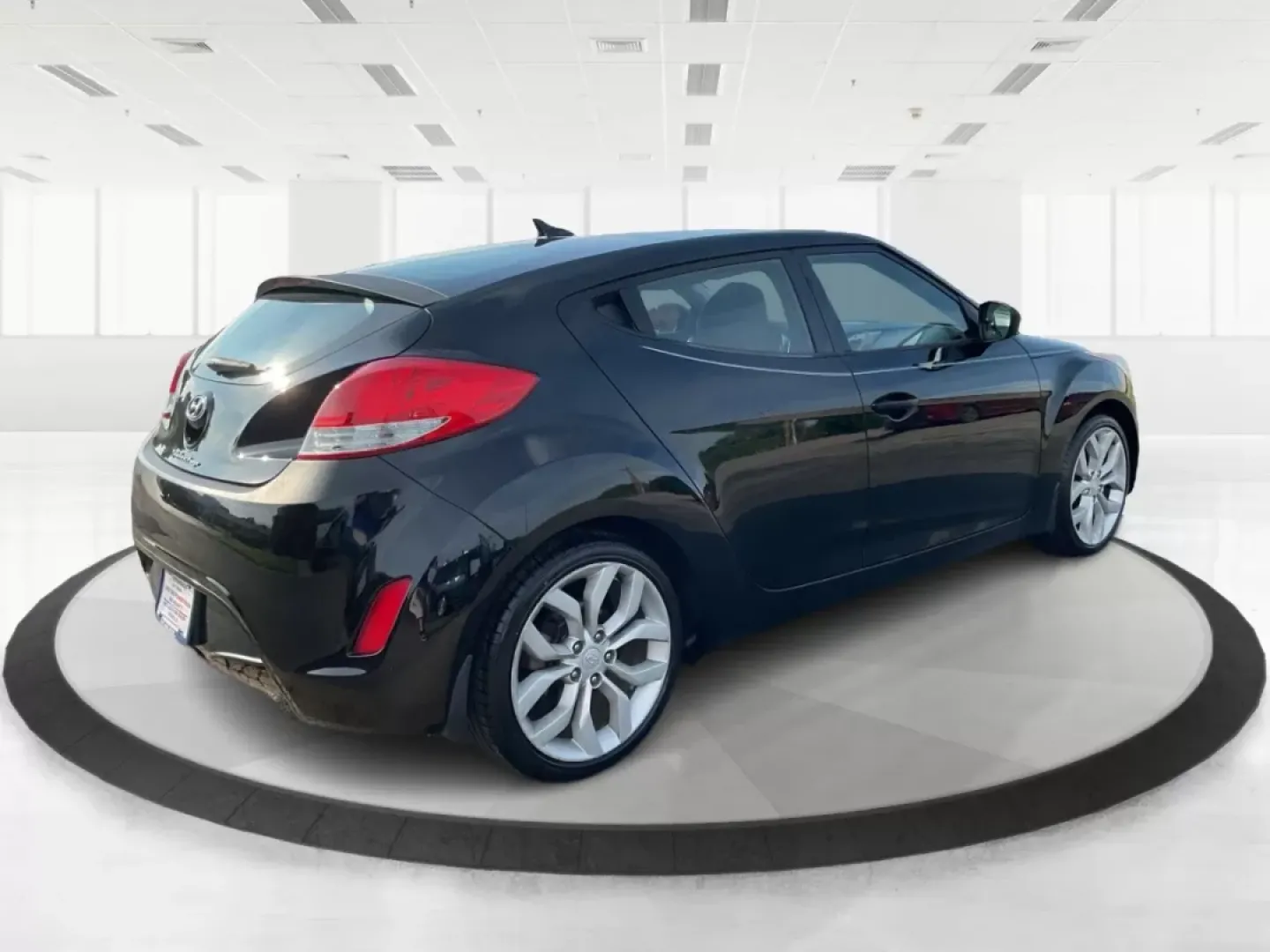 2013 Hyundai Veloster Base w/Black (KMHTC6ADXDU) with an 1.6L I-4 gasoline direct injection engine, located at 1230 East Main St, Xenia, OH, 45385, (937) 908-9800, 39.688026, -83.910172 - **Unleash Your Weekend Adventures with the 2013 Hyundai Veloster!** <br /> <br /> Are you searching for a vehicle that combines style, performance, and practicality? Look no further than the 2013 Hyundai Veloster, available now at Advantage Car and Credit in Fairborn, OH. This hatchback is not just - Photo#2