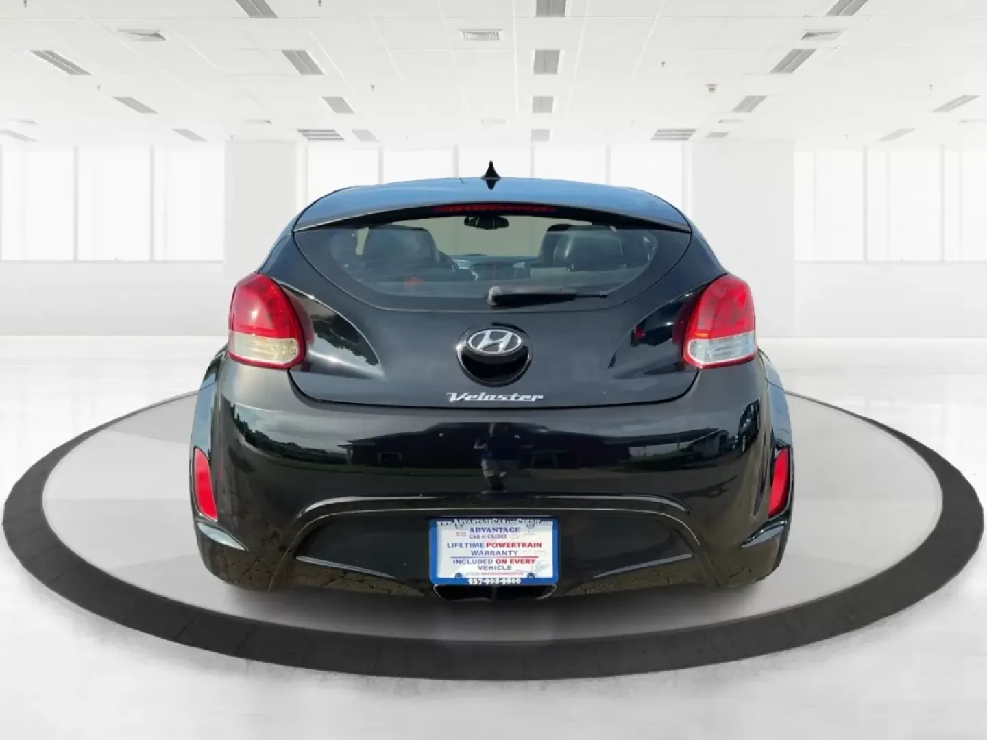 2013 Hyundai Veloster Base w/Black (KMHTC6ADXDU) with an 1.6L I-4 gasoline direct injection engine, located at 1230 East Main St, Xenia, OH, 45385, (937) 908-9800, 39.688026, -83.910172 - **Unleash Your Weekend Adventures with the 2013 Hyundai Veloster!** <br /> <br /> Are you searching for a vehicle that combines style, performance, and practicality? Look no further than the 2013 Hyundai Veloster, available now at Advantage Car and Credit in Fairborn, OH. This hatchback is not just - Photo#3