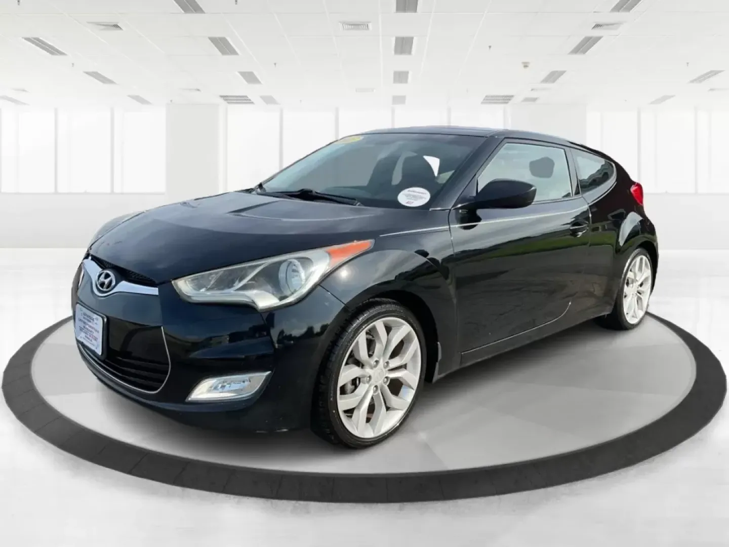 2013 Hyundai Veloster Base w/Black (KMHTC6ADXDU) with an 1.6L I-4 gasoline direct injection engine, located at 1230 East Main St, Xenia, OH, 45385, (937) 908-9800, 39.688026, -83.910172 - **Unleash Your Weekend Adventures with the 2013 Hyundai Veloster!** <br /> <br /> Are you searching for a vehicle that combines style, performance, and practicality? Look no further than the 2013 Hyundai Veloster, available now at Advantage Car and Credit in Fairborn, OH. This hatchback is not just - Photo#7