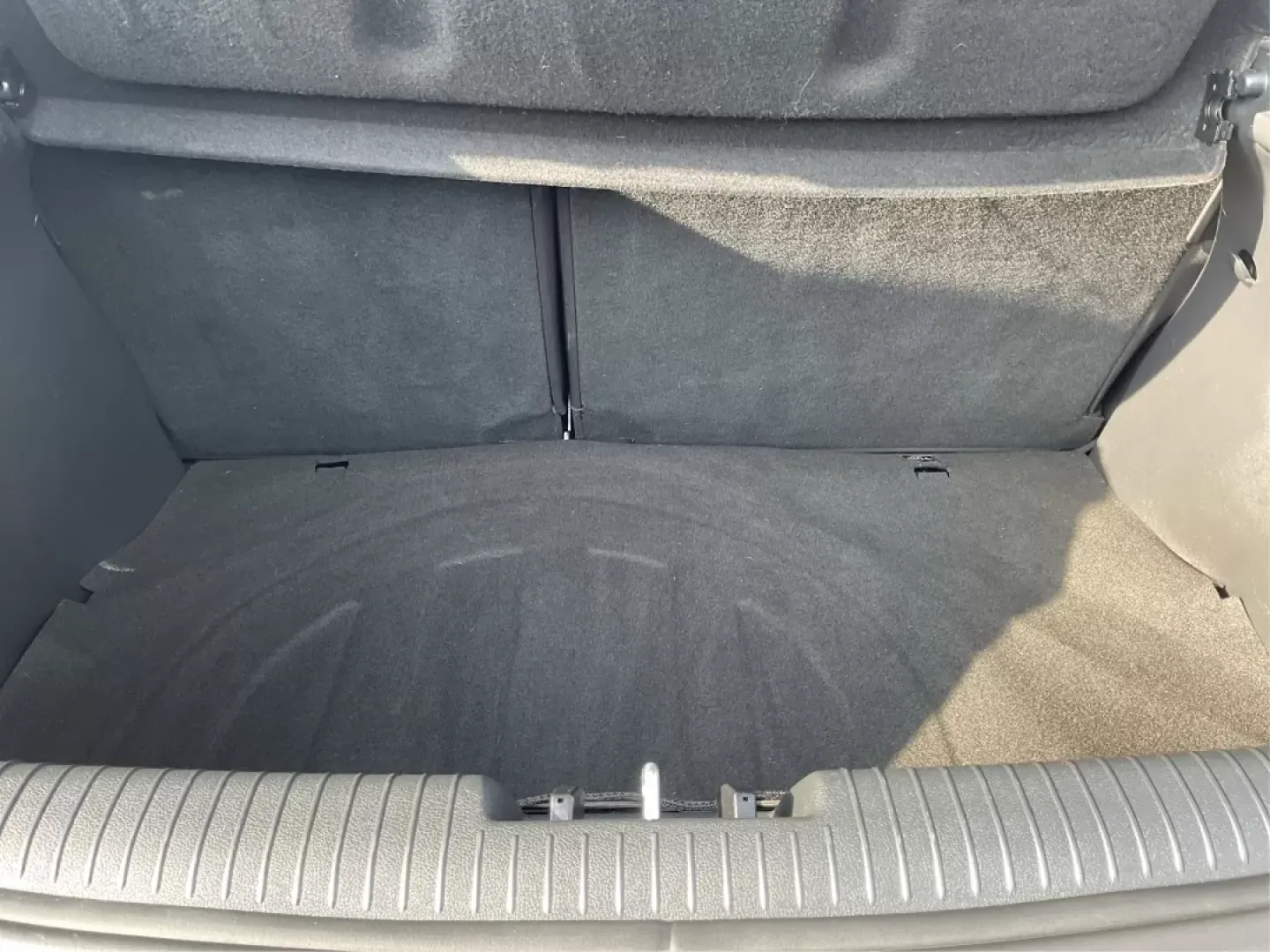 2013 Hyundai Veloster Base w/Black (KMHTC6ADXDU) with an 1.6L I-4 gasoline direct injection engine, located at 1230 East Main St, Xenia, OH, 45385, (937) 908-9800, 39.688026, -83.910172 - **Unleash Your Weekend Adventures with the 2013 Hyundai Veloster!** <br /> <br /> Are you searching for a vehicle that combines style, performance, and practicality? Look no further than the 2013 Hyundai Veloster, available now at Advantage Car and Credit in Fairborn, OH. This hatchback is not just - Photo#10