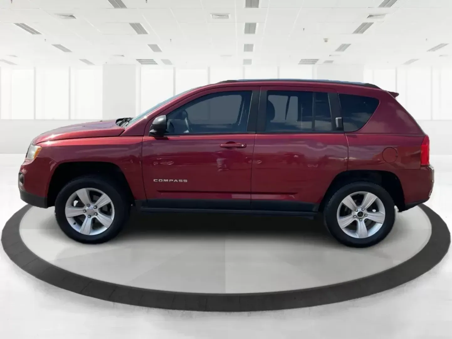 2013 Jeep Compass Latitude (1C4NJDEB6DD) with an 2.4L I-4 DOHC engine, located at 401 Woodman Dr, Riverside, OH, 45431, (937) 908-9800, 39.760899, -84.123421 - **Adventure Awaits with the 2013 Jeep Compass Latitude in Fairborn, OH!**<br /> <br /> Are you looking for a vehicle that can seamlessly fit into your lifestyle, whether it's for family adventures, daily commutes, or weekend getaways? The **2013 Jeep Compass Latitude** is your perfect companion for - Photo#4