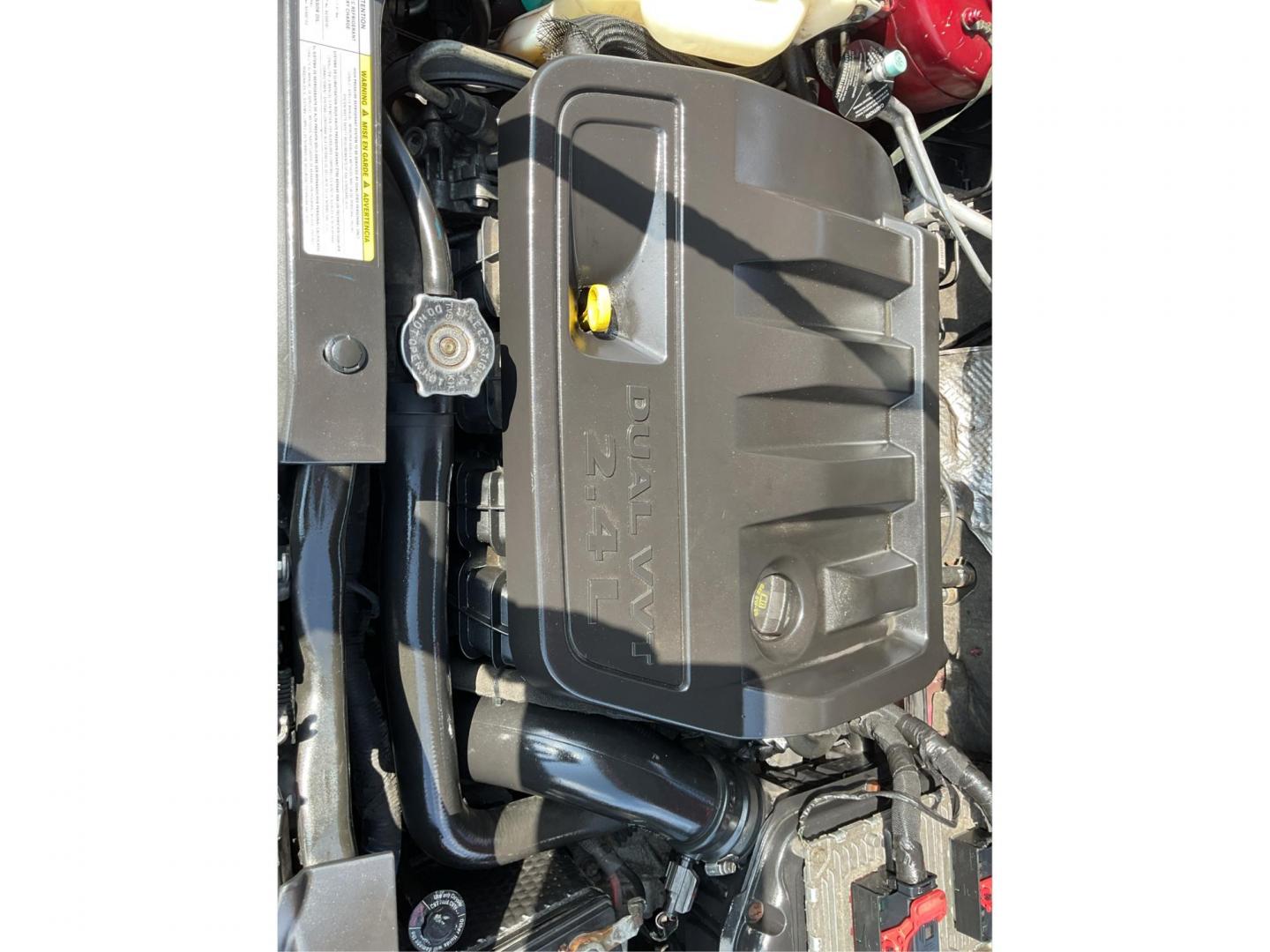 2013 Jeep Compass Latitude (1C4NJDEB6DD) with an 2.4L I-4 DOHC engine, located at 1184 Kauffman Ave, Fairborn, OH, 45324, (937) 908-9800, 39.807072, -84.030914 - 2013 Jeep Compass Latitude - Photo#9