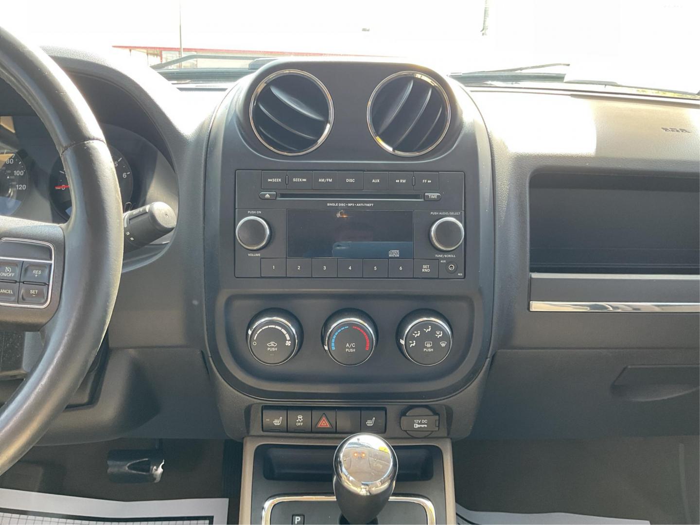 2013 Jeep Compass Latitude (1C4NJDEB6DD) with an 2.4L I-4 DOHC engine, located at 1184 Kauffman Ave, Fairborn, OH, 45324, (937) 908-9800, 39.807072, -84.030914 - 2013 Jeep Compass Latitude - Photo#11