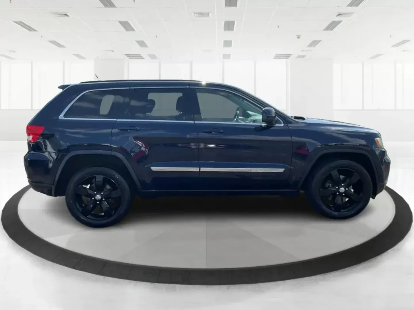 2013 Jeep Grand Cherokee Laredo (1C4RJFAG7DC) with an Other engine, located at 1951 S Dayton Lakeview Rd., New Carlisle, OH, 45344, (937) 908-9800, 39.890999, -84.050255 - **Unleash Adventure with the 2013 Jeep Grand Cherokee Laredo Your Perfect SUV Awaits!**<br /> <br /> Are you ready to elevate your lifestyle and embrace thrilling weekend adventures? The 2013 Jeep Grand Cherokee Laredo, available at Advantage Car and Credit in Fairborn, OH, is the ideal vehicle for - Photo#1