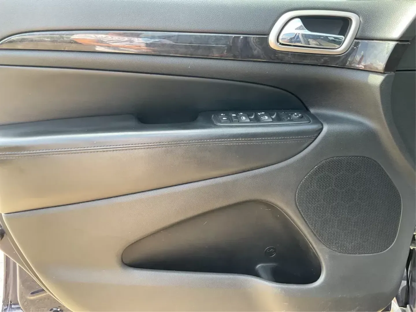 2013 Jeep Grand Cherokee Laredo (1C4RJFAG7DC) with an Other engine, located at 1951 S Dayton Lakeview Rd., New Carlisle, OH, 45344, (937) 908-9800, 39.890999, -84.050255 - **Unleash Adventure with the 2013 Jeep Grand Cherokee Laredo Your Perfect SUV Awaits!**<br /> <br /> Are you ready to elevate your lifestyle and embrace thrilling weekend adventures? The 2013 Jeep Grand Cherokee Laredo, available at Advantage Car and Credit in Fairborn, OH, is the ideal vehicle for - Photo#17