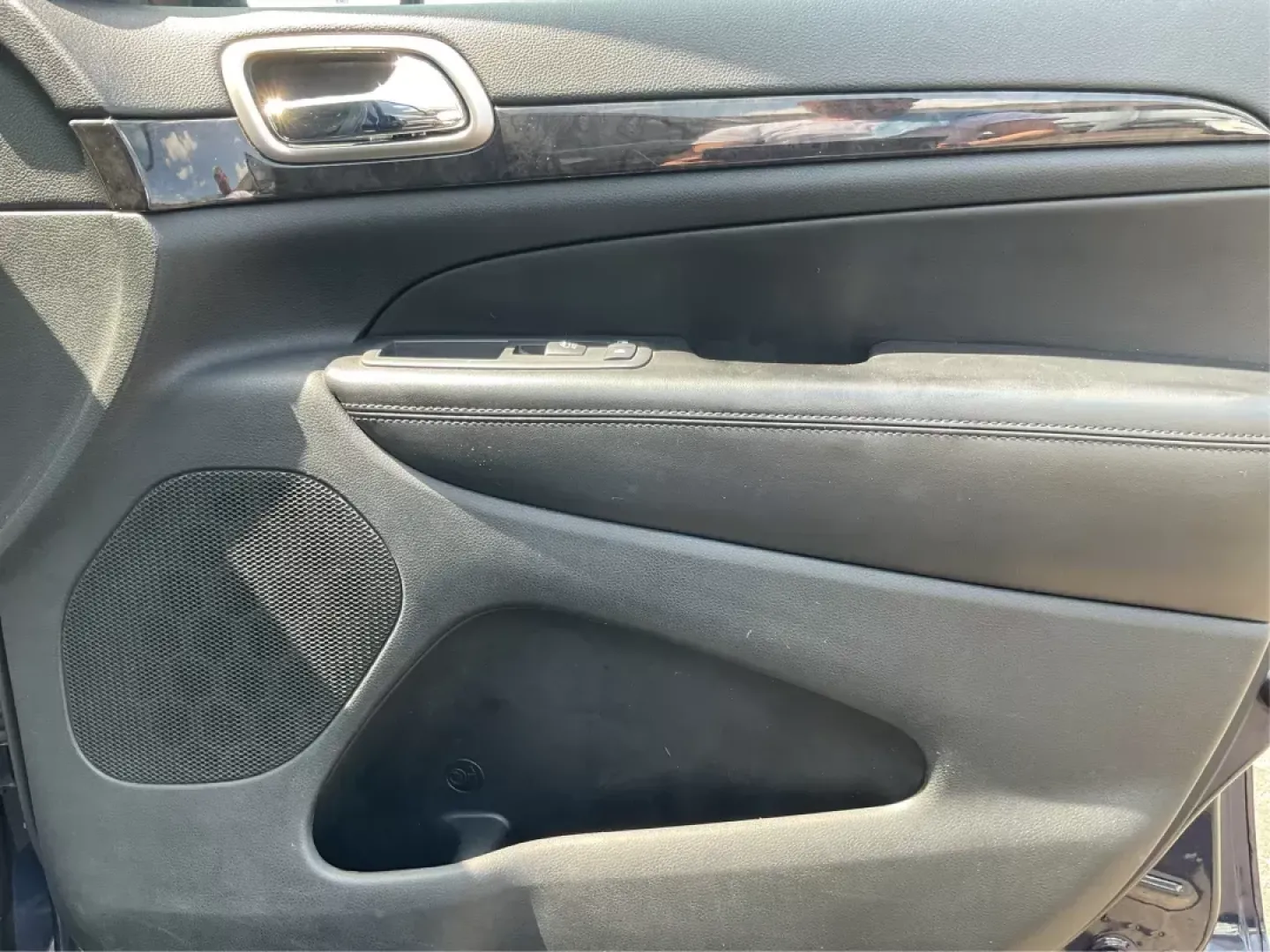 2013 Jeep Grand Cherokee Laredo (1C4RJFAG7DC) with an Other engine, located at 1951 S Dayton Lakeview Rd., New Carlisle, OH, 45344, (937) 908-9800, 39.890999, -84.050255 - **Unleash Adventure with the 2013 Jeep Grand Cherokee Laredo Your Perfect SUV Awaits!**<br /> <br /> Are you ready to elevate your lifestyle and embrace thrilling weekend adventures? The 2013 Jeep Grand Cherokee Laredo, available at Advantage Car and Credit in Fairborn, OH, is the ideal vehicle for - Photo#18