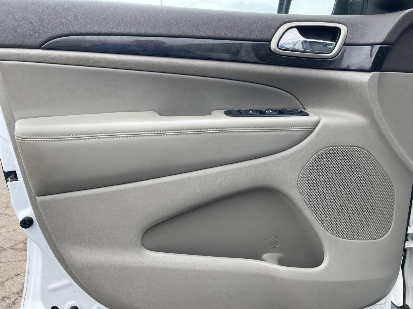2013 Jeep Grand Cherokee Laredo (1C4RJFAG8DC) with an 3.6L V-6 DOHC engine, located at 880 E. National Road, Vandalia, OH, 45377, (937) 908-9800, 39.891918, -84.183594 - 2013 Jeep Grand Cherokee Laredo - Photo#18