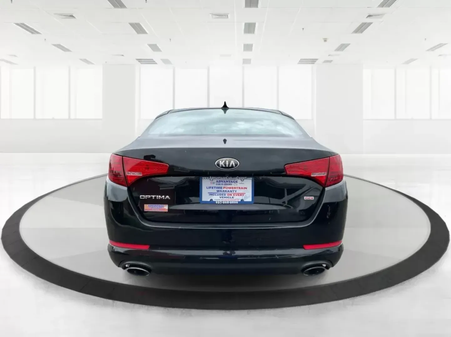 2013 Kia Optima LX (5XXGM4A72DG) with an 2.4L I-4 gasoline direct injection engine, located at 401 Woodman Dr, Riverside, OH, 45431, (937) 908-9800, 39.760899, -84.123421 - **Unlock Adventure with the 2013 Kia Optima LX at Advantage Car and Credit!**<br /> <br /> Are you searching for a reliable sedan that seamlessly combines comfort, style, and affordability? Look no further! The 2013 Kia Optima LX is the perfect vehicle for budget-conscious buyers, offering a great b - Photo#2