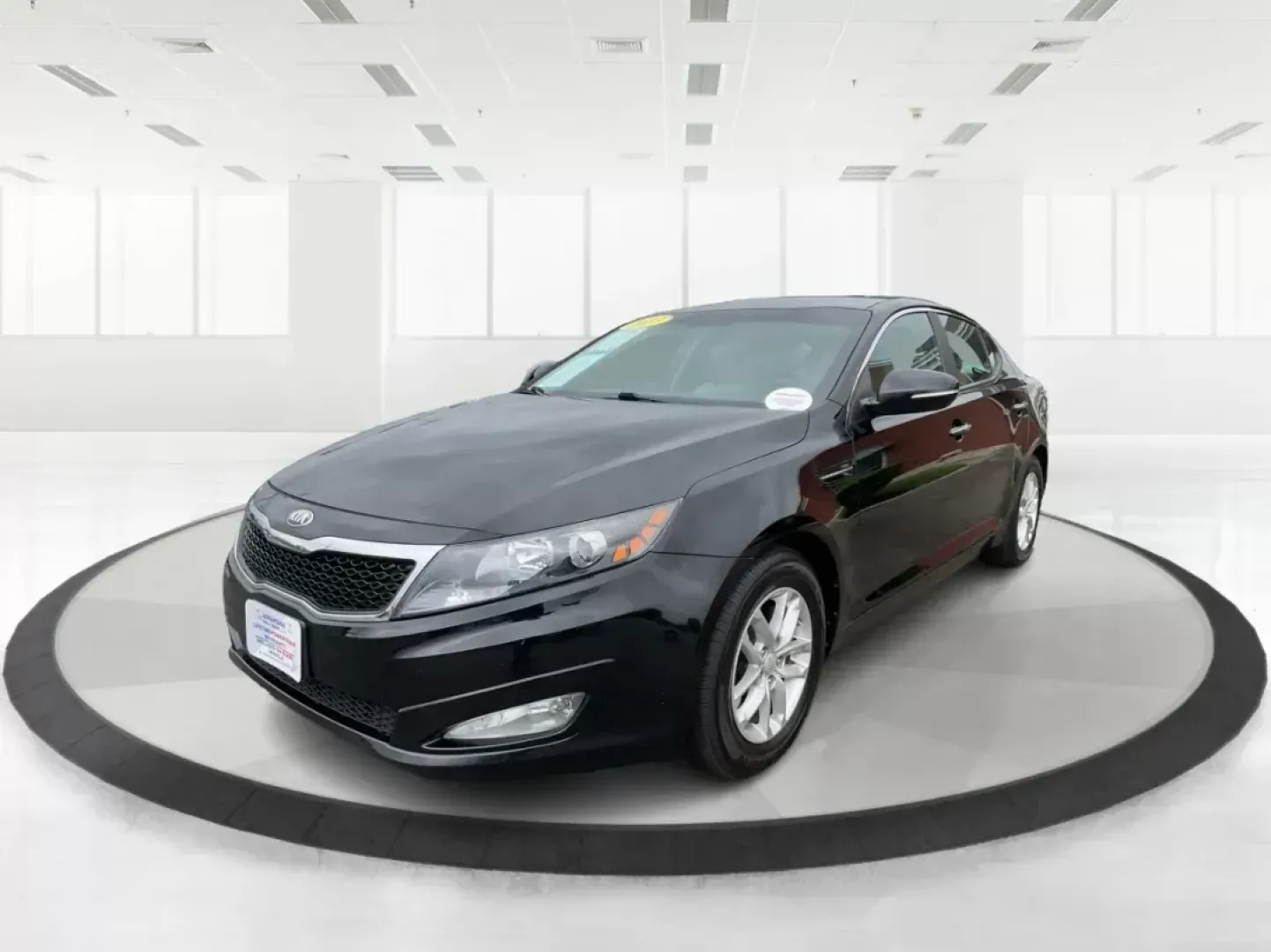 2013 Kia Optima LX (5XXGM4A72DG) with an 2.4L I-4 gasoline direct injection engine, located at 401 Woodman Dr, Riverside, OH, 45431, (937) 908-9800, 39.760899, -84.123421 - **Unlock Adventure with the 2013 Kia Optima LX at Advantage Car and Credit!**<br /> <br /> Are you searching for a reliable sedan that seamlessly combines comfort, style, and affordability? Look no further! The 2013 Kia Optima LX is the perfect vehicle for budget-conscious buyers, offering a great b - Photo#6