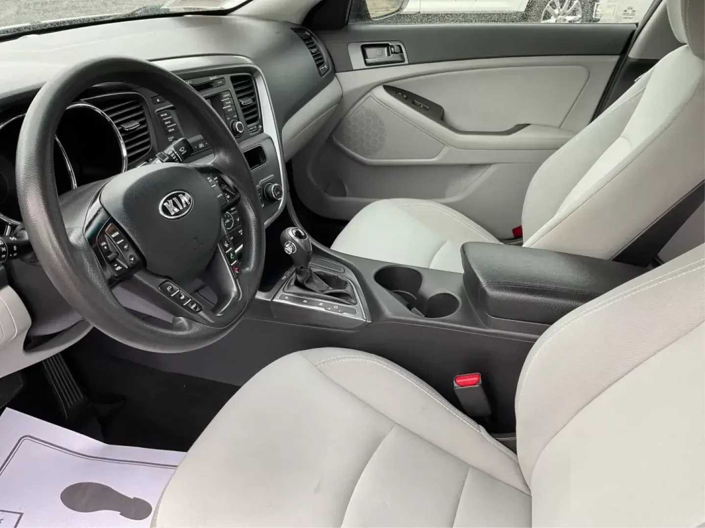 2013 Kia Optima LX (5XXGM4A72DG) with an 2.4L I-4 gasoline direct injection engine, located at 401 Woodman Dr, Riverside, OH, 45431, (937) 908-9800, 39.760899, -84.123421 - **Unlock Adventure with the 2013 Kia Optima LX at Advantage Car and Credit!**<br /> <br /> Are you searching for a reliable sedan that seamlessly combines comfort, style, and affordability? Look no further! The 2013 Kia Optima LX is the perfect vehicle for budget-conscious buyers, offering a great b - Photo#7