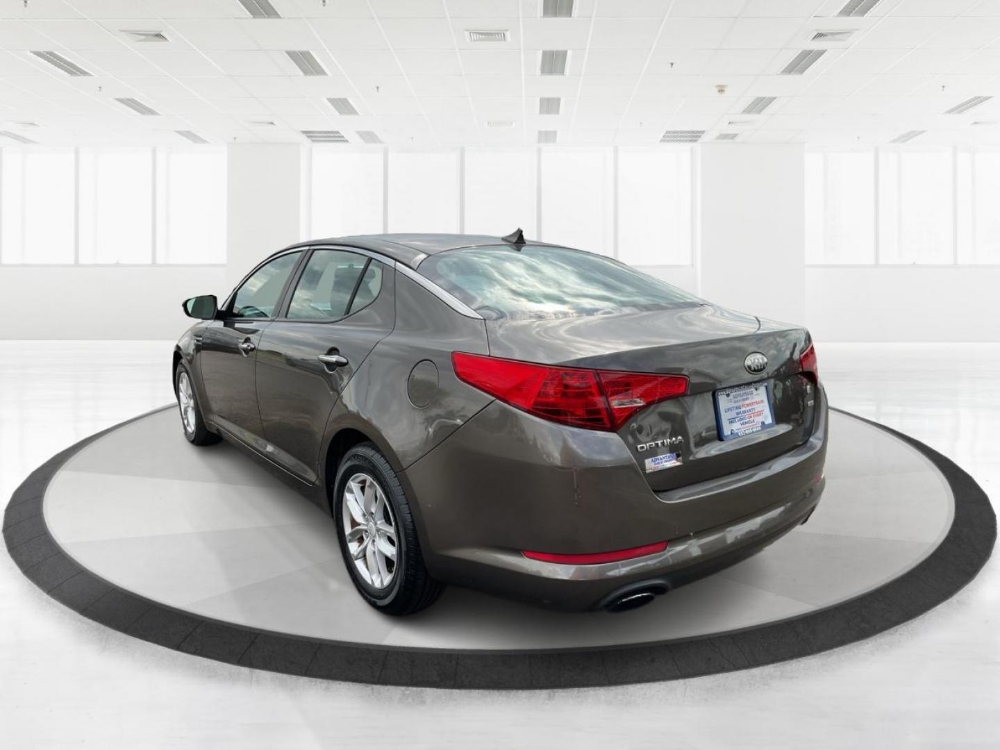 2013 Kia Optima LX (5XXGM4A71DG) with an 2.4L I-4 gasoline direct injection engine, located at 880 E. National Road, Vandalia, OH, 45377, (937) 908-9800, 39.891918, -84.183594 - 2013 Kia Optima LX - Photo#4