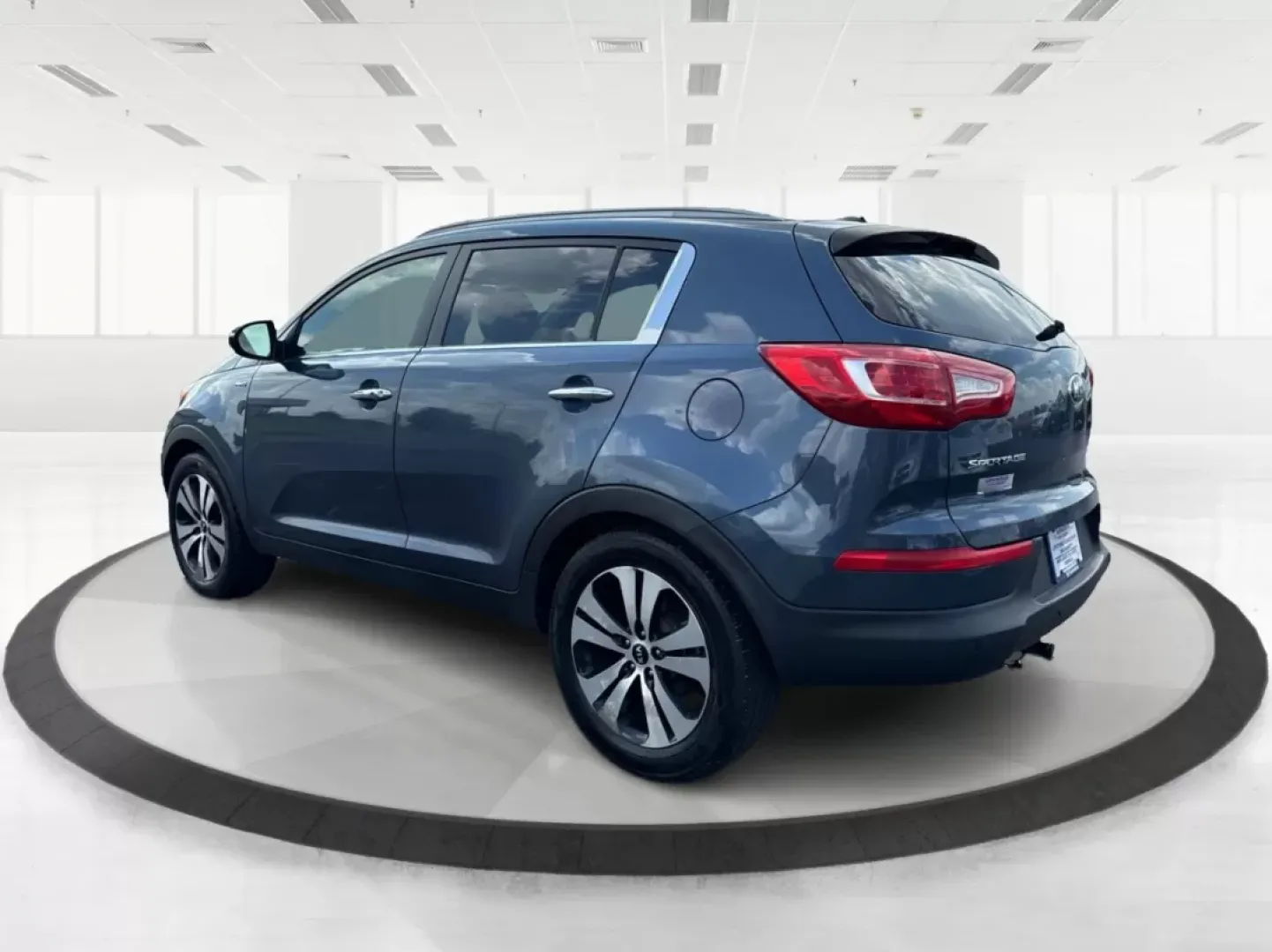 2013 Kia Sportage EX (KNDPCCA25D7) with an 2.4L I-4 DOHC engine, located at 1099 N County Rd 25A, Troy, OH, 45373, (937) 908-9800, 40.057079, -84.212883 - **Elevate Your Adventures with the 2013 Kia Sportage EX - Perfect for Every Journey!**<br /> <br /> Are you ready to take your daily commutes and weekend getaways to the next level? Look no further than this 2013 Kia Sportage EX, available now at Advantage Car and Credit in Fairborn, OH. This versat - Photo#4