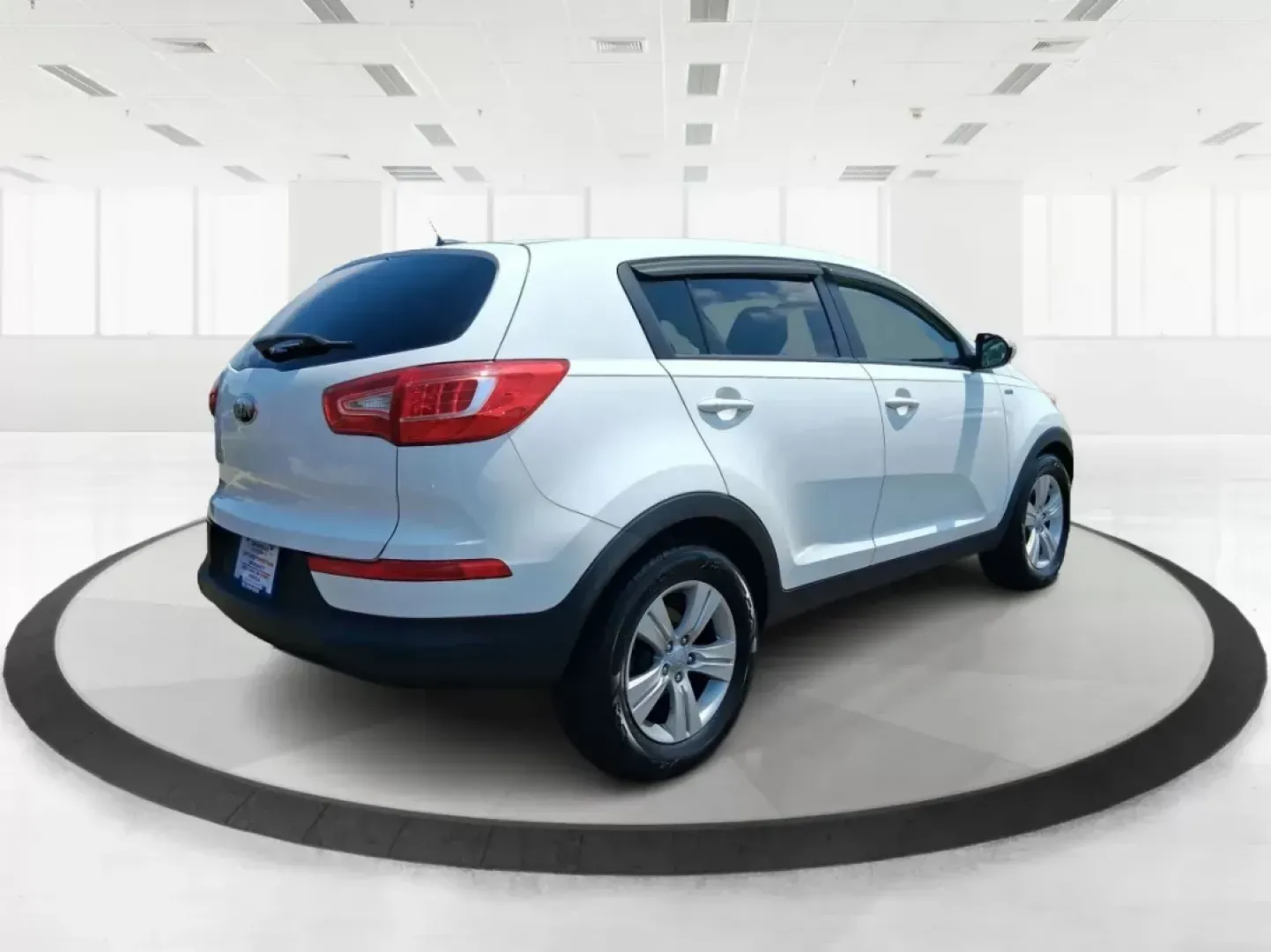 2013 Kia Sportage LX (KNDPBCA20D7) with an 2.4L I-4 DOHC engine, located at 1230 East Main St, Xenia, OH, 45385, (937) 908-9800, 39.688026, -83.910172 - **Unlock Adventure with the 2013 Kia Sportage LX Perfect for Your Next Journey!**<br /> <br /> Are you ready to elevate your lifestyle with a vehicle that combines practicality and excitement? The 2013 Kia Sportage LX, available at Advantage Car and Credit in Fairborn, OH, is your ideal partner for - Photo#2