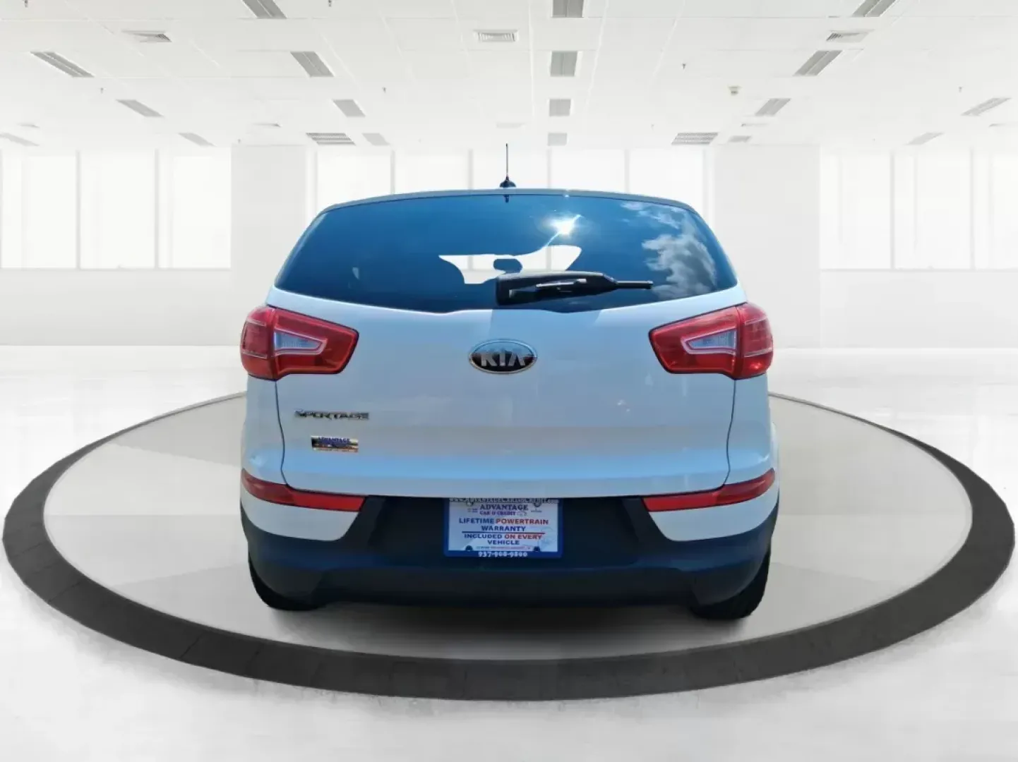 2013 Kia Sportage LX (KNDPBCA20D7) with an 2.4L I-4 DOHC engine, located at 1230 East Main St, Xenia, OH, 45385, (937) 908-9800, 39.688026, -83.910172 - **Unlock Adventure with the 2013 Kia Sportage LX Perfect for Your Next Journey!**<br /> <br /> Are you ready to elevate your lifestyle with a vehicle that combines practicality and excitement? The 2013 Kia Sportage LX, available at Advantage Car and Credit in Fairborn, OH, is your ideal partner for - Photo#3