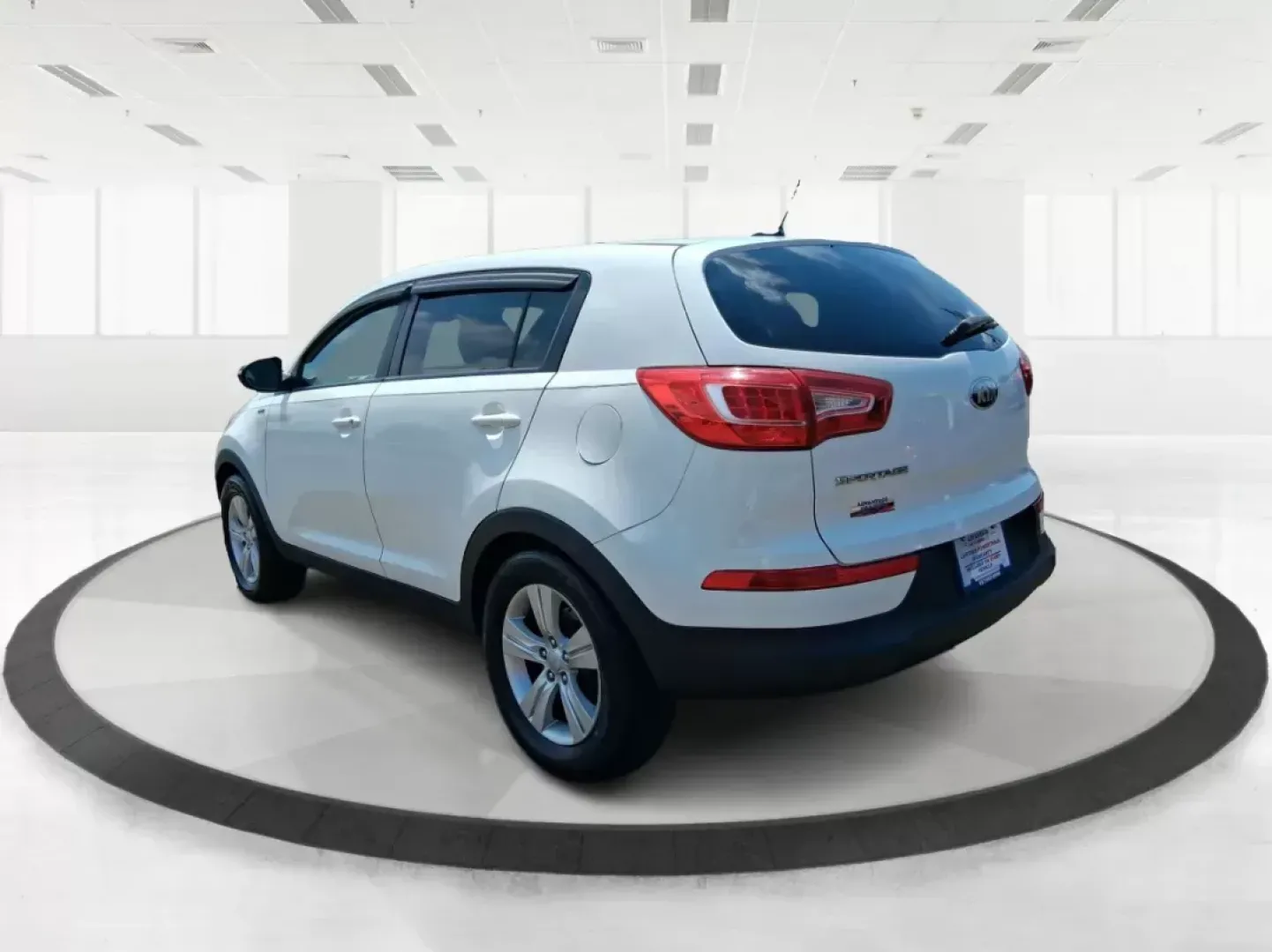 2013 Kia Sportage LX (KNDPBCA20D7) with an 2.4L I-4 DOHC engine, located at 1230 East Main St, Xenia, OH, 45385, (937) 908-9800, 39.688026, -83.910172 - **Unlock Adventure with the 2013 Kia Sportage LX Perfect for Your Next Journey!**<br /> <br /> Are you ready to elevate your lifestyle with a vehicle that combines practicality and excitement? The 2013 Kia Sportage LX, available at Advantage Car and Credit in Fairborn, OH, is your ideal partner for - Photo#4