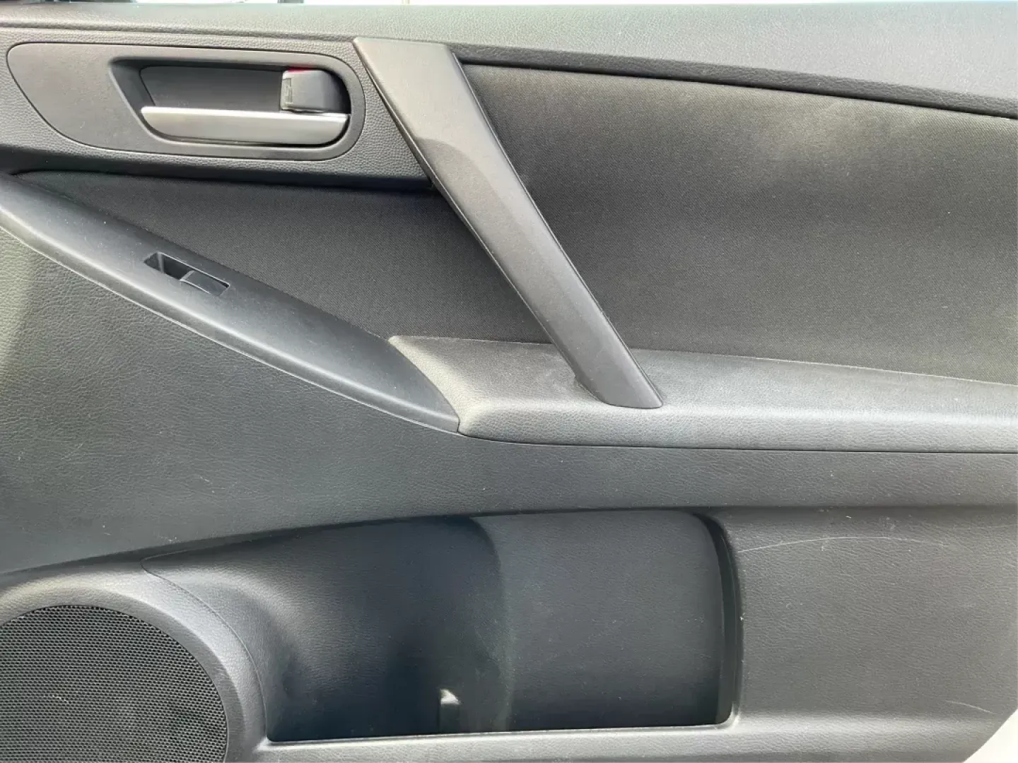 2013 Mazda Mazda3 i SV (JM1BL1TF0D1) with an 2L I-4 DOHC engine, located at 1184 Kauffman Ave, Fairborn, OH, 45324, (937) 908-9800, 39.807072, -84.030914 - 2013 Mazda Mazda3 i SV - Photo#18