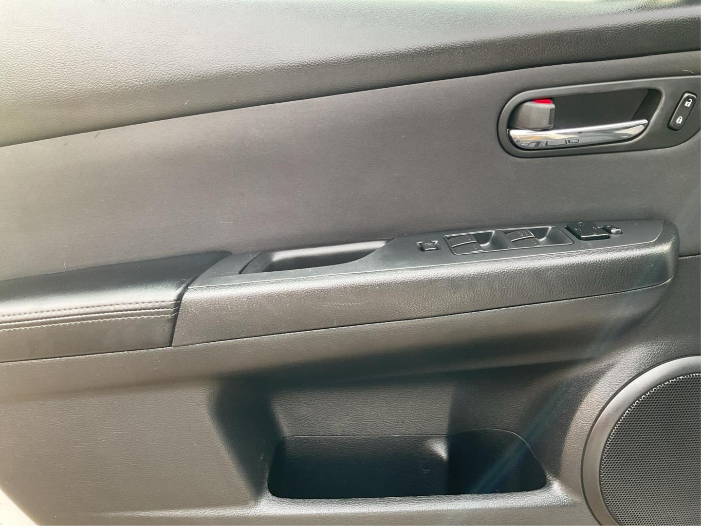2013 Mazda Mazda6 i Touring (1YVHZ8DH7D5) with an 2.5L I-4 DOHC engine, located at 8750 N County Rd 25A, Piqua, OH, 45356, (937) 908-9800, 40.164391, -84.232513 - 2013 Mazda Mazda6 i Touring - Photo#16