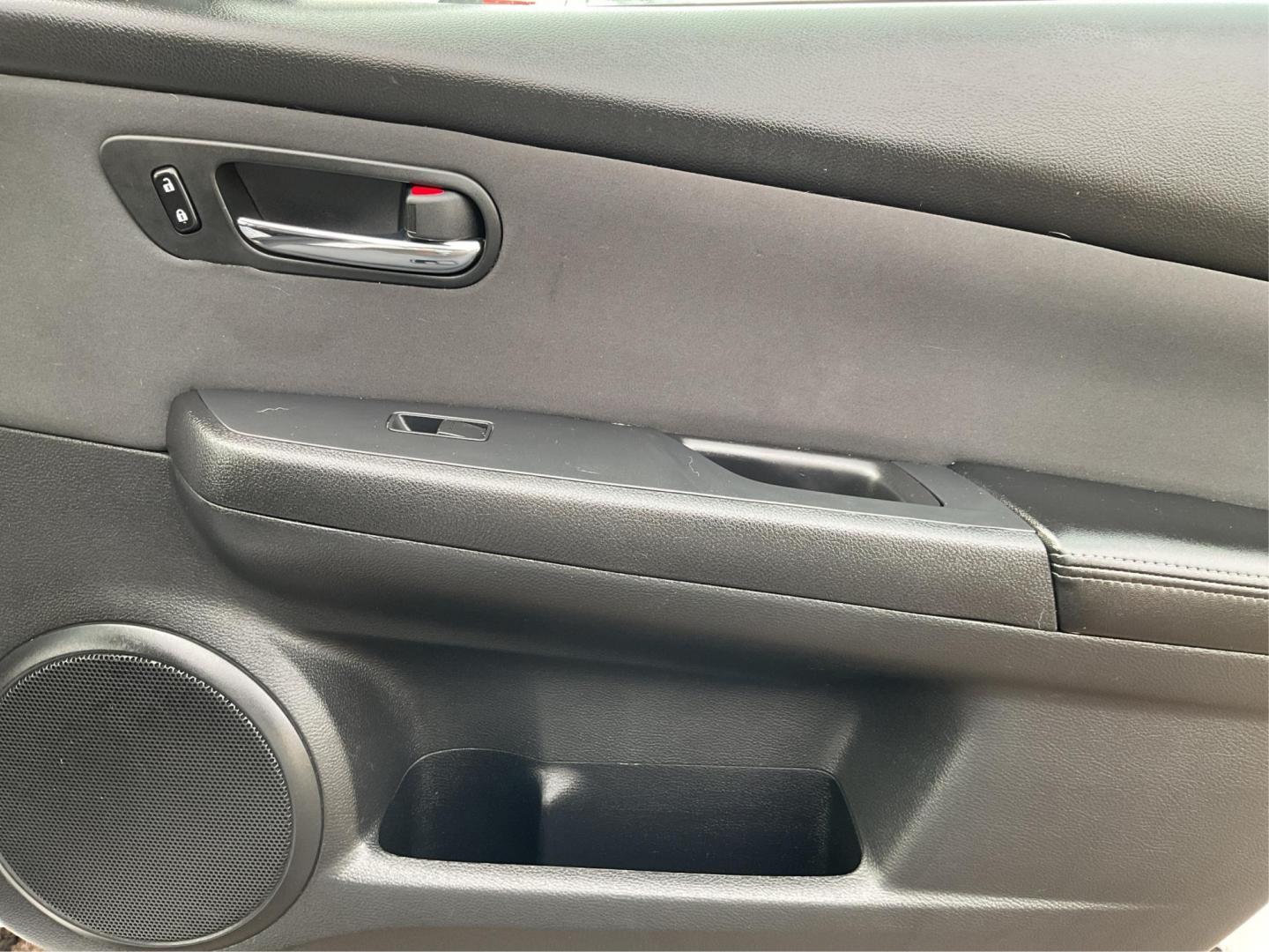 2013 Mazda Mazda6 i Touring (1YVHZ8DH7D5) with an 2.5L I-4 DOHC engine, located at 8750 N County Rd 25A, Piqua, OH, 45356, (937) 908-9800, 40.164391, -84.232513 - 2013 Mazda Mazda6 i Touring - Photo#17
