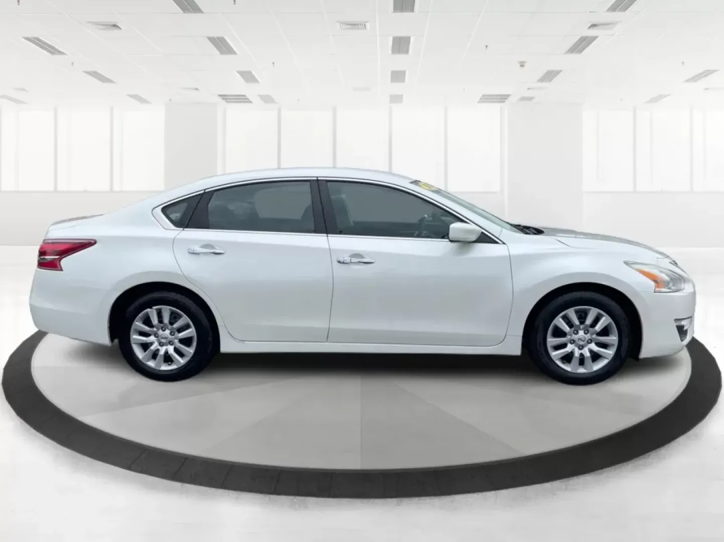 2013 Nissan Altima 2.5 S (1N4AL3APXDC) with an 2.5L I-4 DOHC engine, located at 401 Woodman Dr, Riverside, OH, 45431, (937) 908-9800, 39.760899, -84.123421 - **Experience the Ultimate Blend of Comfort and Reliability with the 2013 Nissan Altima 2.5 S Perfect for Your Lifestyle!**<br /> <br /> Are you in search of a vehicle that effortlessly balances daily commuting and weekend getaways? Look no further than this stunning 2013 Nissan Altima 2.5 S, now av - Photo#1