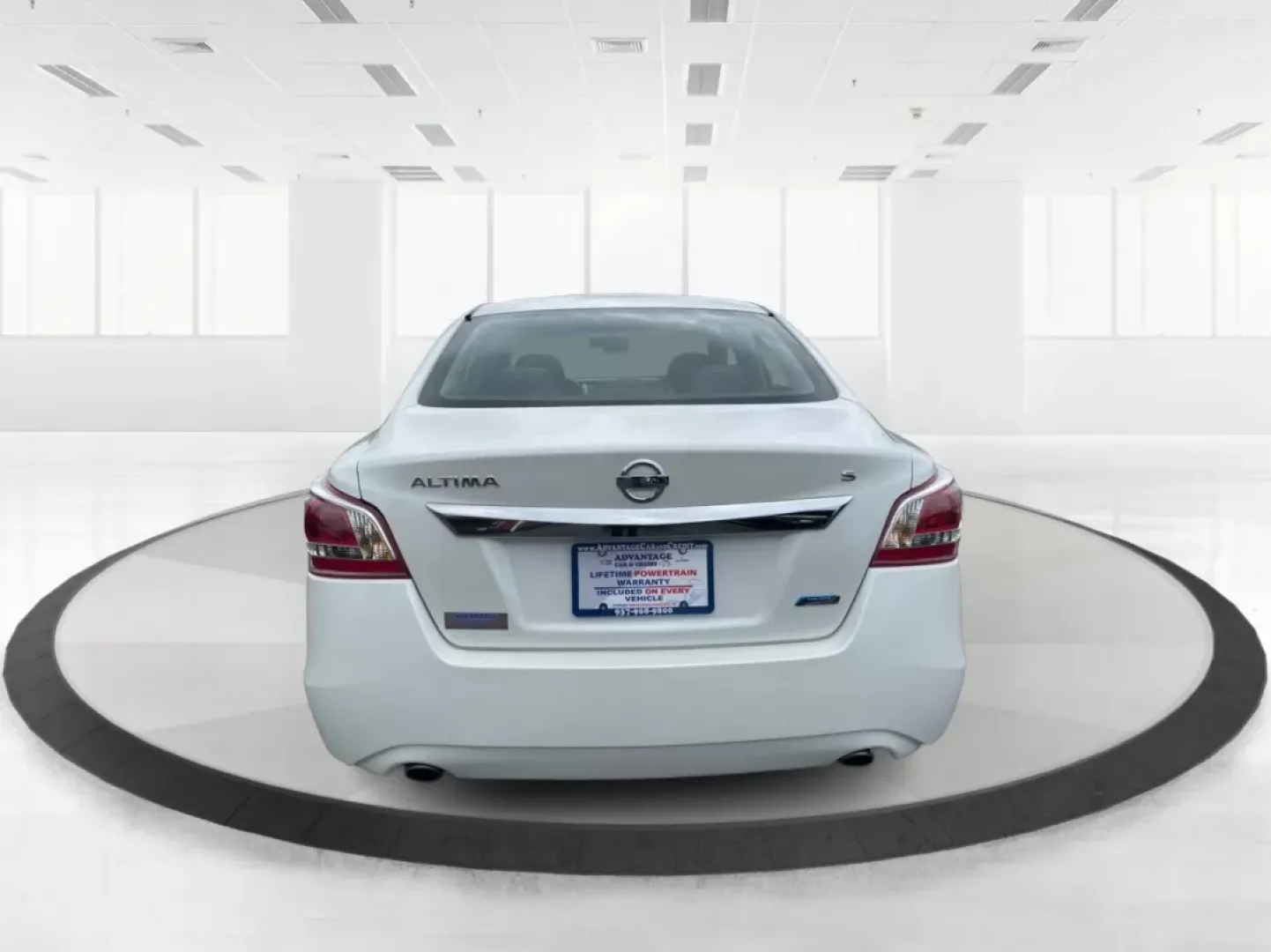 2013 Nissan Altima 2.5 S (1N4AL3APXDC) with an 2.5L I-4 DOHC engine, located at 401 Woodman Dr, Riverside, OH, 45431, (937) 908-9800, 39.760899, -84.123421 - **Experience the Ultimate Blend of Comfort and Reliability with the 2013 Nissan Altima 2.5 S Perfect for Your Lifestyle!**<br /> <br /> Are you in search of a vehicle that effortlessly balances daily commuting and weekend getaways? Look no further than this stunning 2013 Nissan Altima 2.5 S, now av - Photo#3