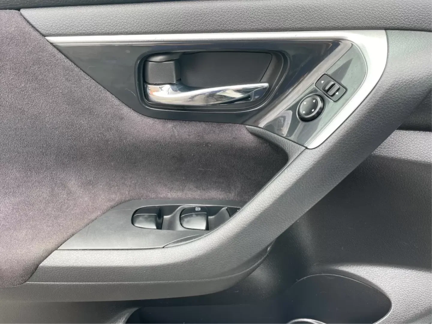 2013 Nissan Altima 2.5 S (1N4AL3APXDC) with an 2.5L I-4 DOHC engine, located at 401 Woodman Dr, Riverside, OH, 45431, (937) 908-9800, 39.760899, -84.123421 - **Experience the Ultimate Blend of Comfort and Reliability with the 2013 Nissan Altima 2.5 S Perfect for Your Lifestyle!**<br /> <br /> Are you in search of a vehicle that effortlessly balances daily commuting and weekend getaways? Look no further than this stunning 2013 Nissan Altima 2.5 S, now av - Photo#19