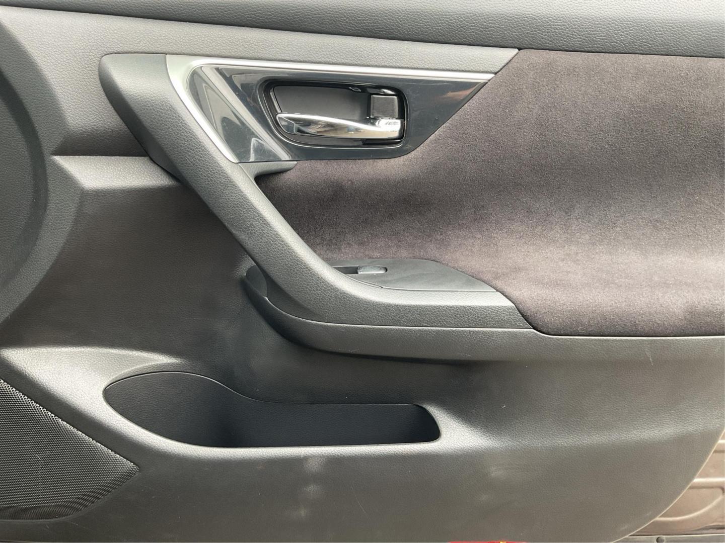 2013 Nissan Altima 2.5 S (1N4AL3APXDN) with an 2.5L I-4 DOHC engine, located at 1184 Kauffman Ave, Fairborn, OH, 45324, (937) 908-9800, 39.807072, -84.030914 - 2013 Nissan Altima 2.5 S - Photo#18