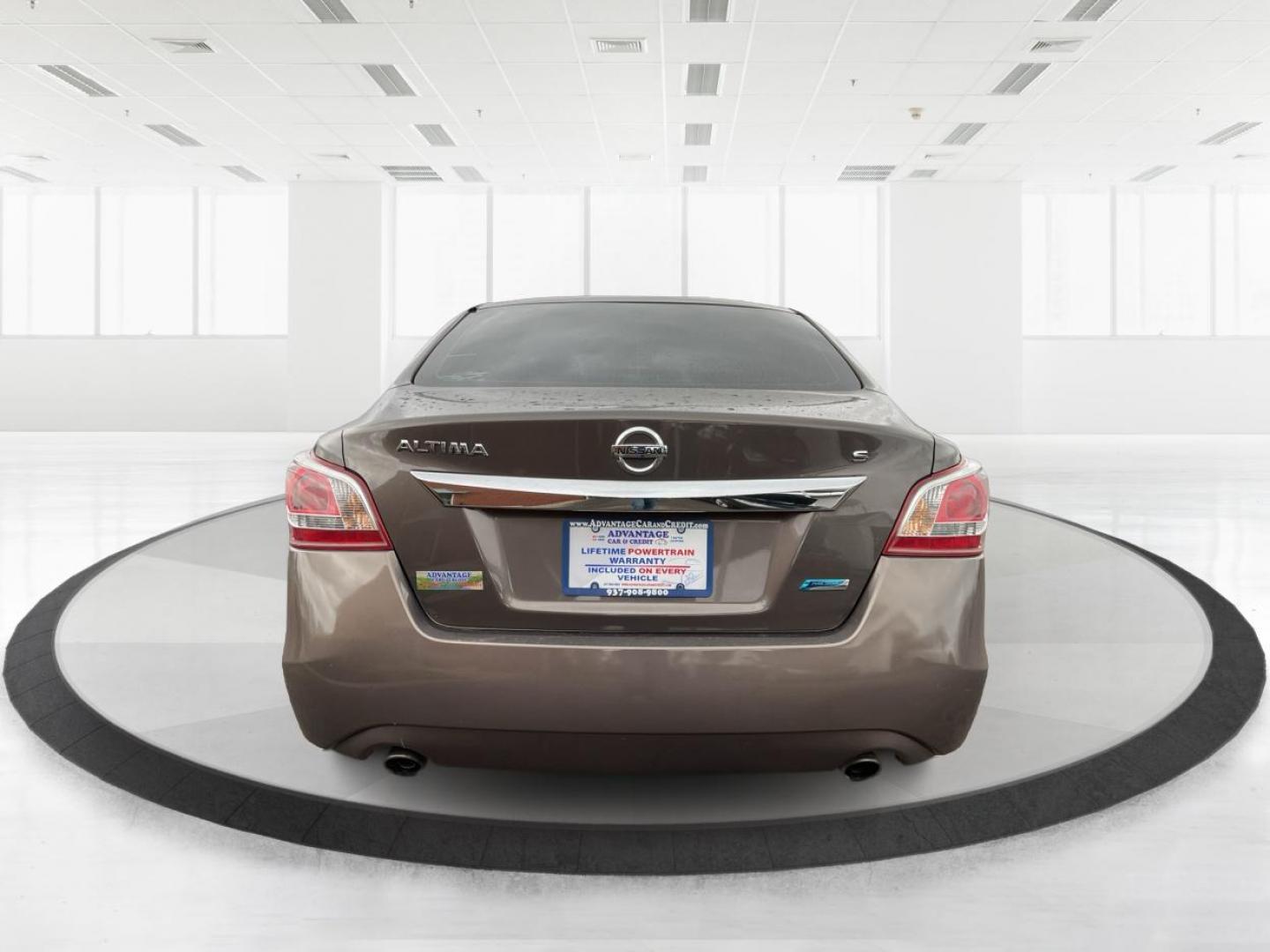 2013 Nissan Altima 2.5 S (1N4AL3APXDN) with an 2.5L I-4 DOHC engine, located at 1184 Kauffman Ave, Fairborn, OH, 45324, (937) 908-9800, 39.807072, -84.030914 - 2013 Nissan Altima 2.5 S - Photo#3