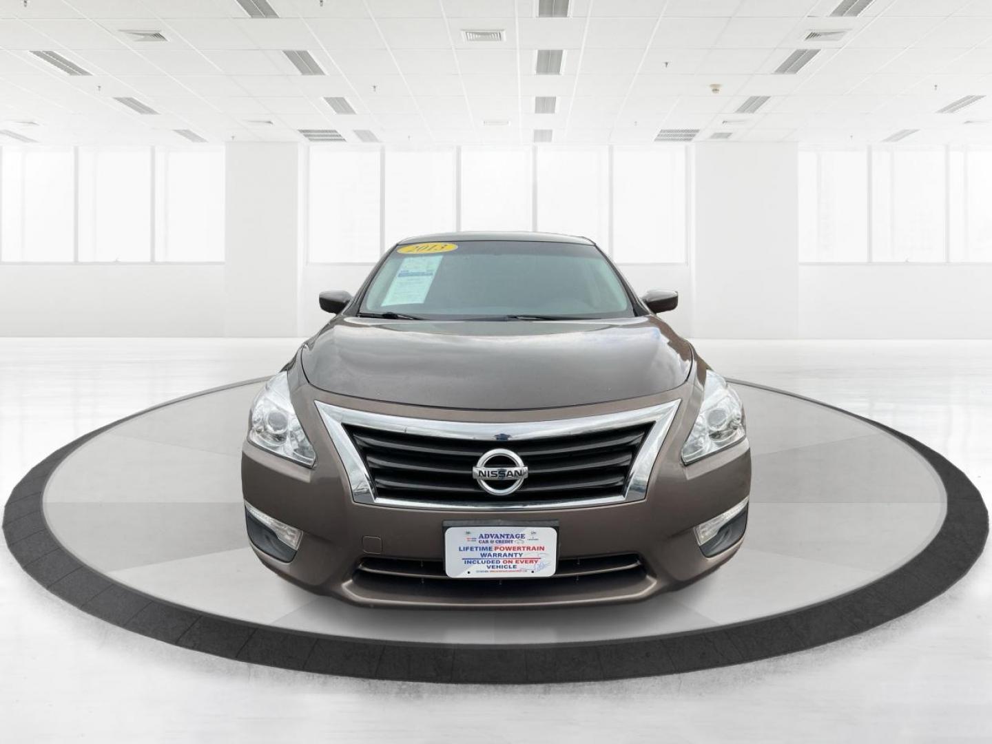 2013 Nissan Altima 2.5 S (1N4AL3APXDN) with an 2.5L I-4 DOHC engine, located at 1184 Kauffman Ave, Fairborn, OH, 45324, (937) 908-9800, 39.807072, -84.030914 - 2013 Nissan Altima 2.5 S - Photo#6