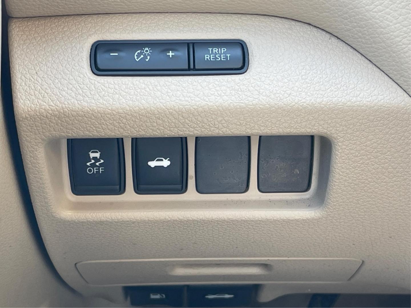 2013 Nissan Altima 2.5 S (1N4AL3AP1DC) with an 2.5L I-4 DOHC engine, located at 1099 N County Rd 25A, Troy, OH, 45373, (937) 908-9800, 40.057079, -84.212883 - 2013 Nissan Altima 2.5 S - Photo#16