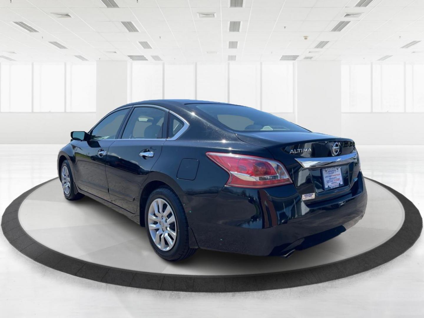 2013 Nissan Altima 2.5 S (1N4AL3AP1DC) with an 2.5L I-4 DOHC engine, located at 1099 N County Rd 25A, Troy, OH, 45373, (937) 908-9800, 40.057079, -84.212883 - 2013 Nissan Altima 2.5 S - Photo#4