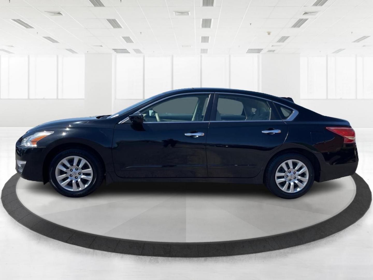 2013 Nissan Altima 2.5 S (1N4AL3AP1DC) with an 2.5L I-4 DOHC engine, located at 1099 N County Rd 25A, Troy, OH, 45373, (937) 908-9800, 40.057079, -84.212883 - 2013 Nissan Altima 2.5 S - Photo#5