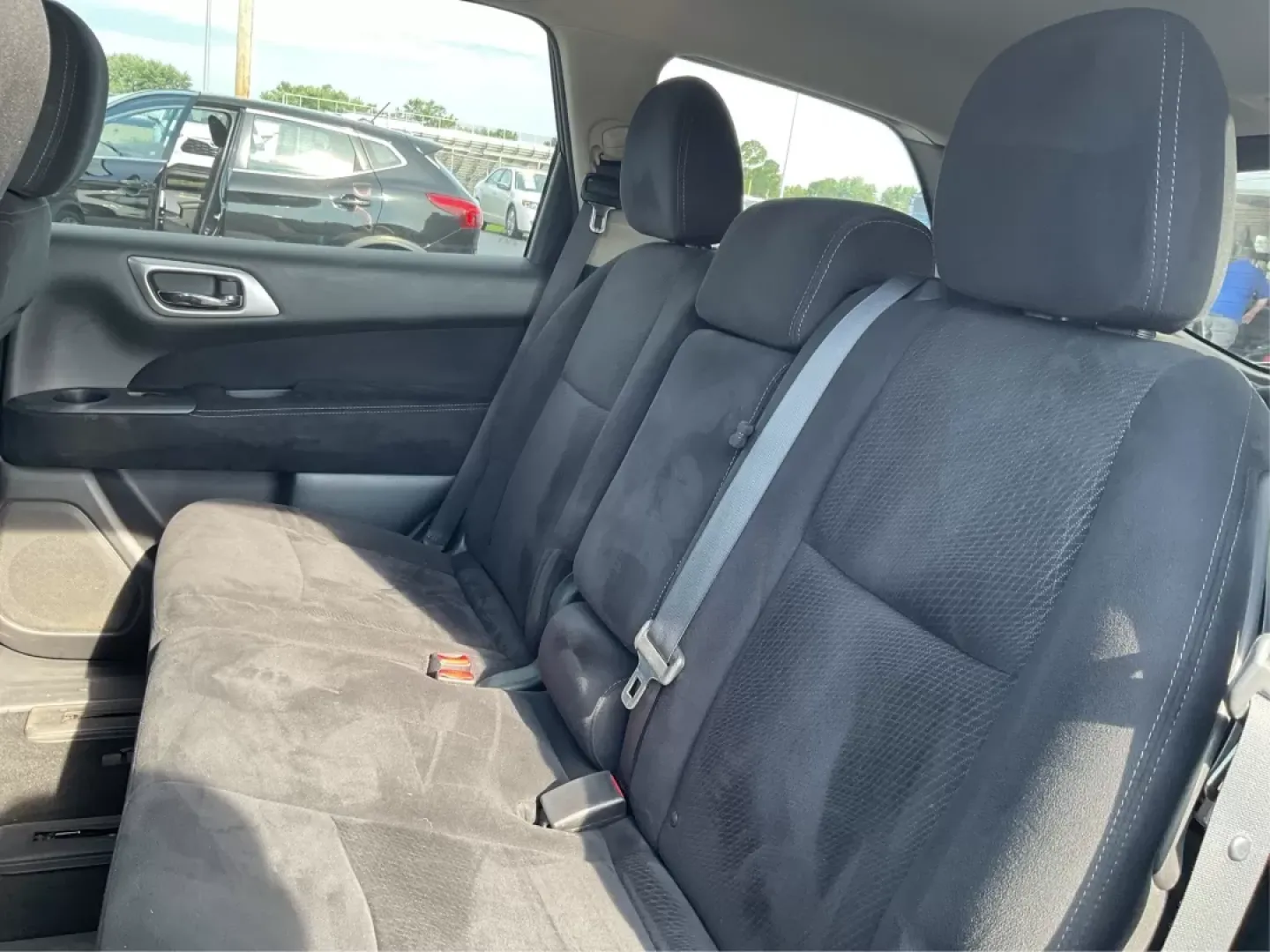 2013 Nissan Pathfinder SV (5N1AR2MM5DC) with an 3.5L V-6 DOHC engine, located at 1230 East Main St, Xenia, OH, 45385, (937) 908-9800, 39.688026, -83.910172 - **Adventure Awaits in the 2013 Nissan Pathfinder SV Your Perfect Family SUV!**<br /> <br /> Are you ready to elevate your family adventures to the next level? Whether it's a weekend getaway or the daily school run, the 2013 Nissan Pathfinder SV, available at Advantage Car and Credit in Fairborn, OH - Photo#9
