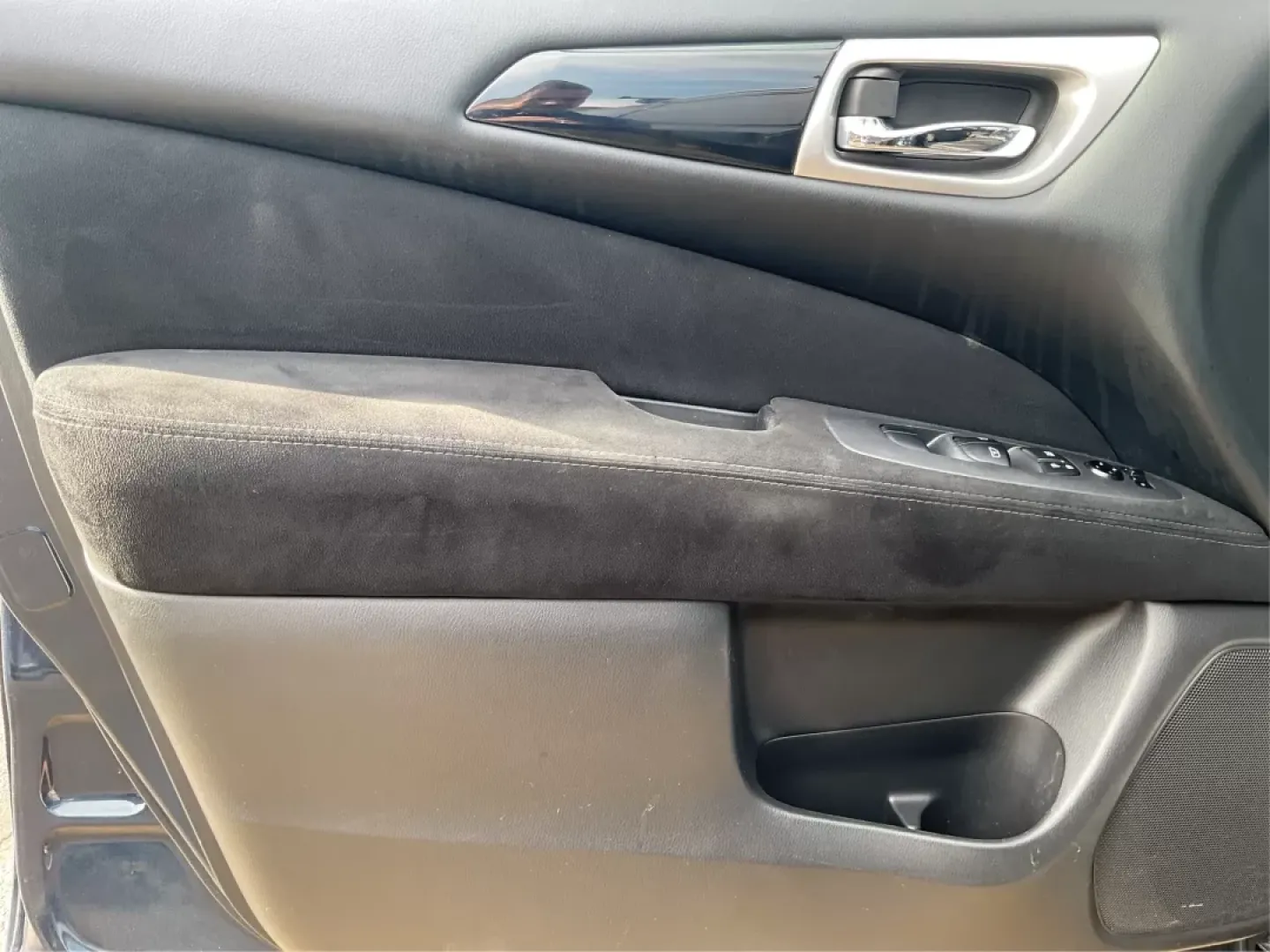 2013 Nissan Pathfinder SV (5N1AR2MM5DC) with an 3.5L V-6 DOHC engine, located at 1230 East Main St, Xenia, OH, 45385, (937) 908-9800, 39.688026, -83.910172 - **Adventure Awaits in the 2013 Nissan Pathfinder SV Your Perfect Family SUV!**<br /> <br /> Are you ready to elevate your family adventures to the next level? Whether it's a weekend getaway or the daily school run, the 2013 Nissan Pathfinder SV, available at Advantage Car and Credit in Fairborn, OH - Photo#17