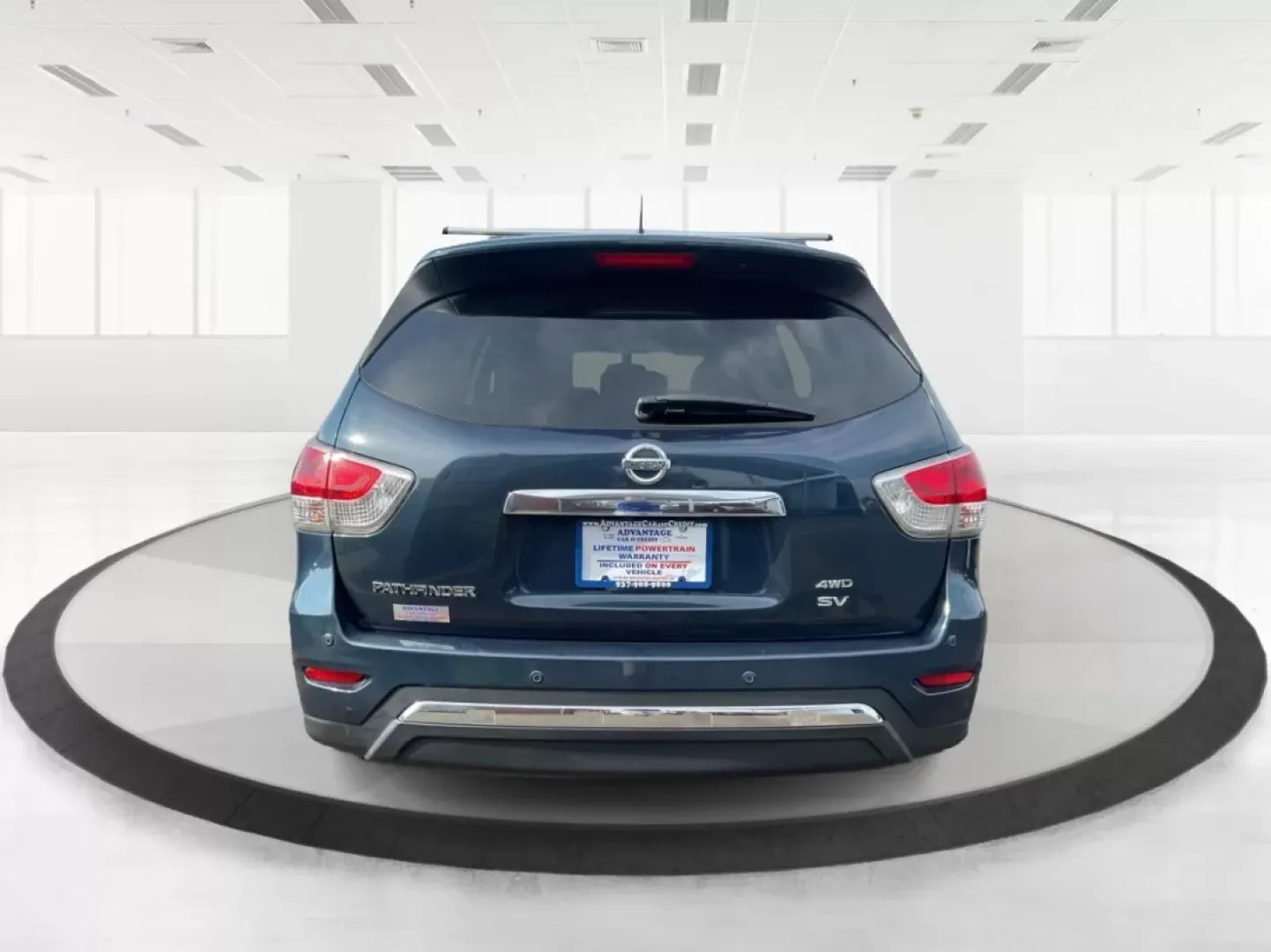 2013 Nissan Pathfinder SV (5N1AR2MM5DC) with an 3.5L V-6 DOHC engine, located at 1230 East Main St, Xenia, OH, 45385, (937) 908-9800, 39.688026, -83.910172 - **Adventure Awaits in the 2013 Nissan Pathfinder SV Your Perfect Family SUV!**<br /> <br /> Are you ready to elevate your family adventures to the next level? Whether it's a weekend getaway or the daily school run, the 2013 Nissan Pathfinder SV, available at Advantage Car and Credit in Fairborn, OH - Photo#3