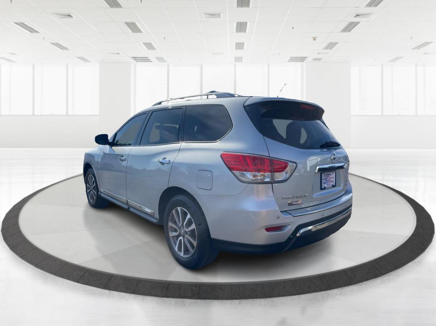 2013 Nissan Pathfinder SL (5N1AR2MM1DC) with an Other engine, located at 1184 Kauffman Ave, Fairborn, OH, 45324, (937) 908-9800, 39.807072, -84.030914 - Third Row - Photo#4