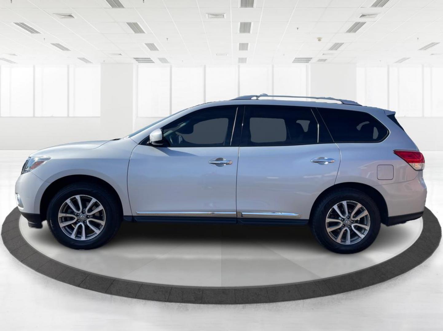 2013 Nissan Pathfinder SL (5N1AR2MM1DC) with an Other engine, located at 1184 Kauffman Ave, Fairborn, OH, 45324, (937) 908-9800, 39.807072, -84.030914 - Third Row - Photo#5