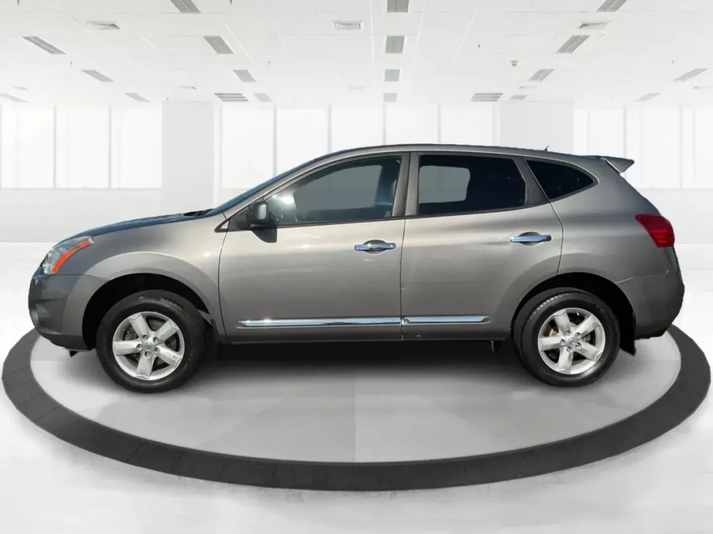 2013 Nissan Rogue S (JN8AS5MV4DW) with an 2.5L I-4 DOHC engine, located at 401 Woodman Dr, Riverside, OH, 45431, (937) 908-9800, 39.760899, -84.123421 - One Owner - Photo#5