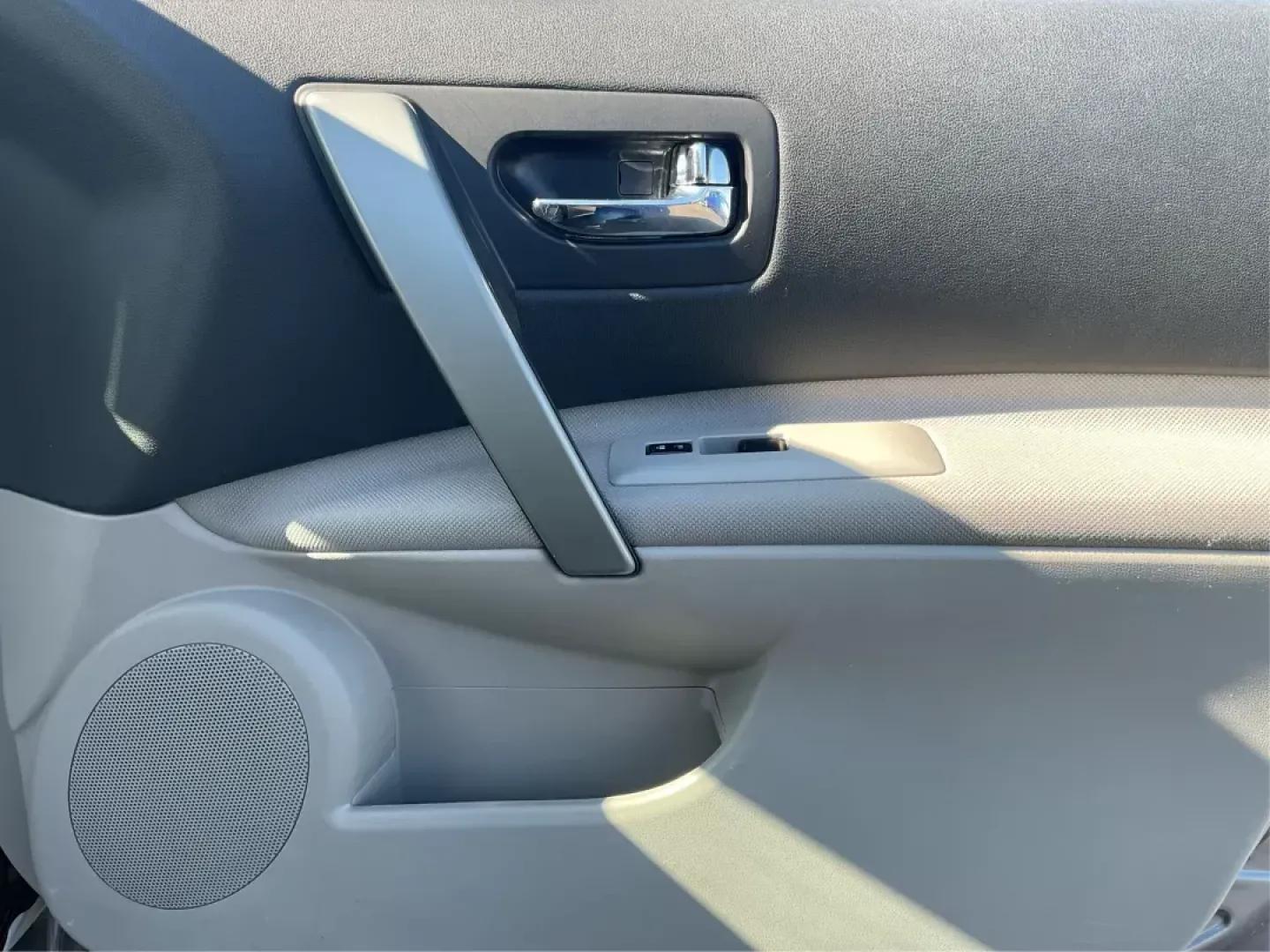 2013 Nissan Rogue S (JN8AS5MV4DW) with an 2.5L I-4 DOHC engine, located at 401 Woodman Dr, Riverside, OH, 45431, (937) 908-9800, 39.760899, -84.123421 - One Owner - Photo#17