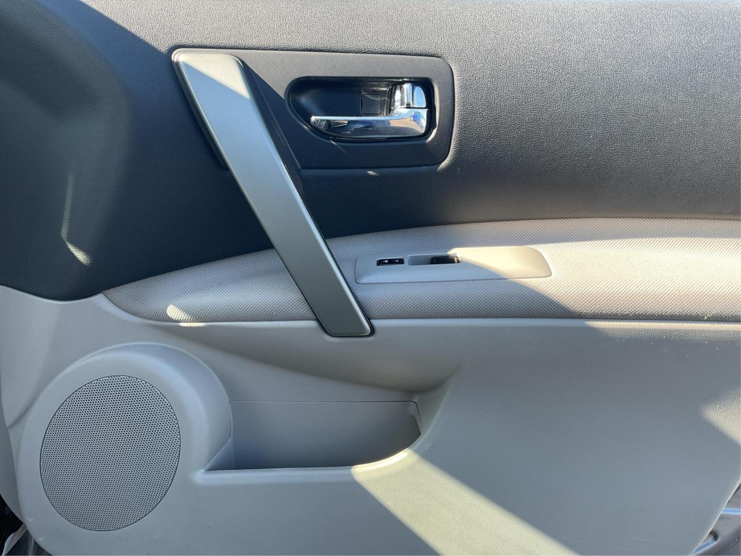 2013 Nissan Rogue S (JN8AS5MV4DW) with an 2.5L I-4 DOHC engine, located at 401 Woodman Dr, Riverside, OH, 45431, (937) 908-9800, 39.760899, -84.123421 - One Owner - Photo#17