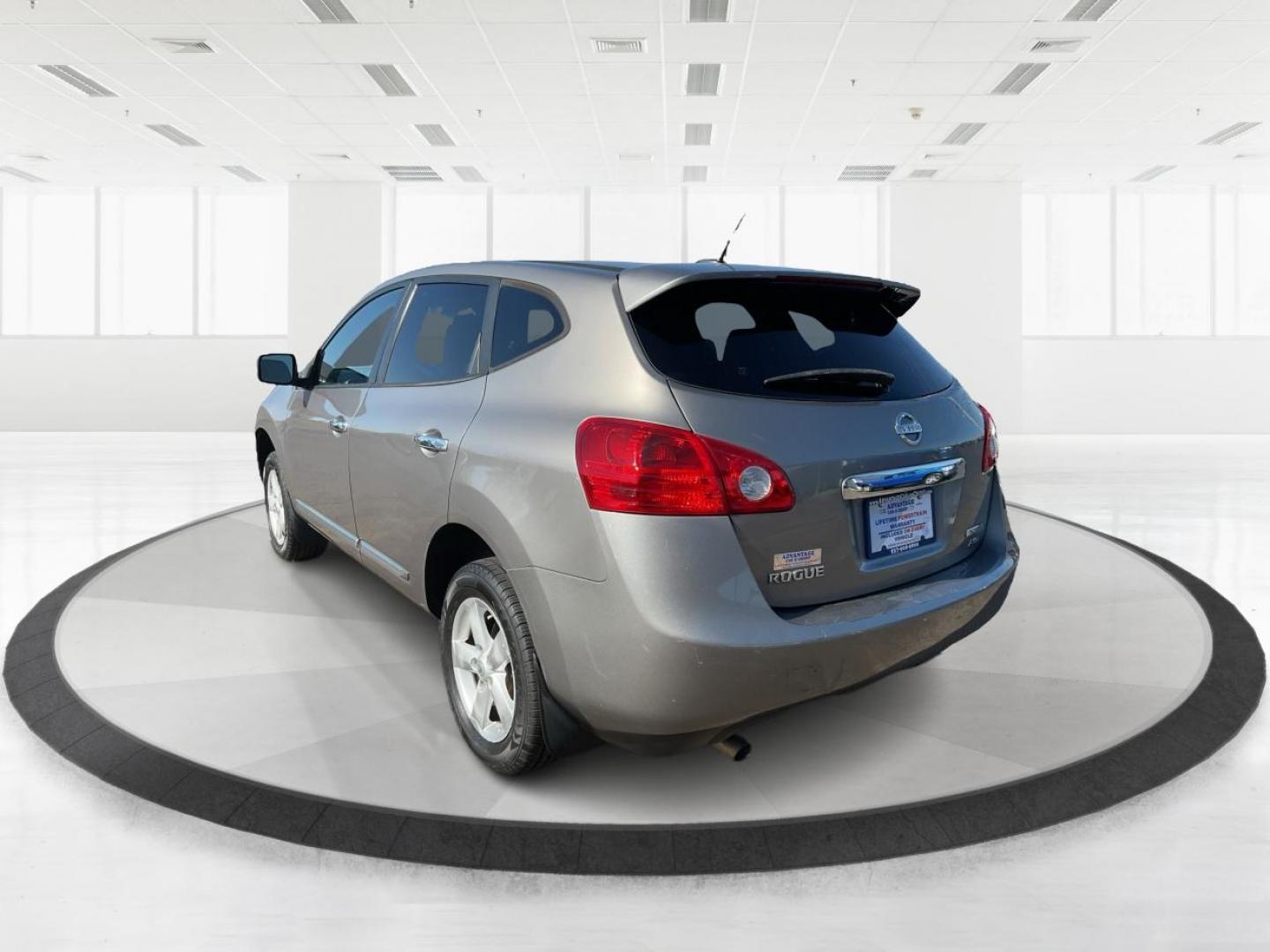 2013 Nissan Rogue S (JN8AS5MV4DW) with an 2.5L I-4 DOHC engine, located at 401 Woodman Dr, Riverside, OH, 45431, (937) 908-9800, 39.760899, -84.123421 - One Owner - Photo#4