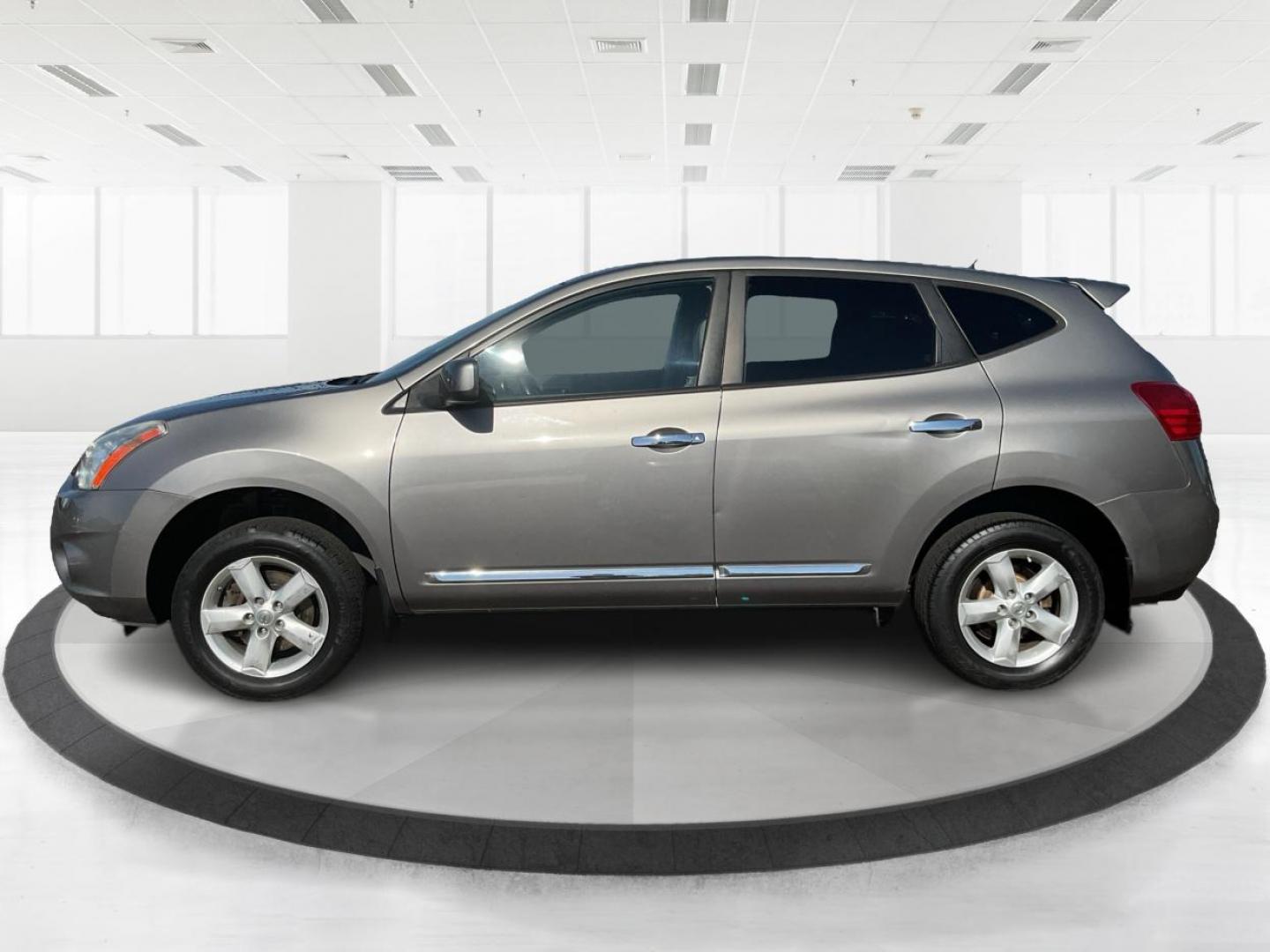 2013 Nissan Rogue S (JN8AS5MV4DW) with an 2.5L I-4 DOHC engine, located at 401 Woodman Dr, Riverside, OH, 45431, (937) 908-9800, 39.760899, -84.123421 - One Owner - Photo#5